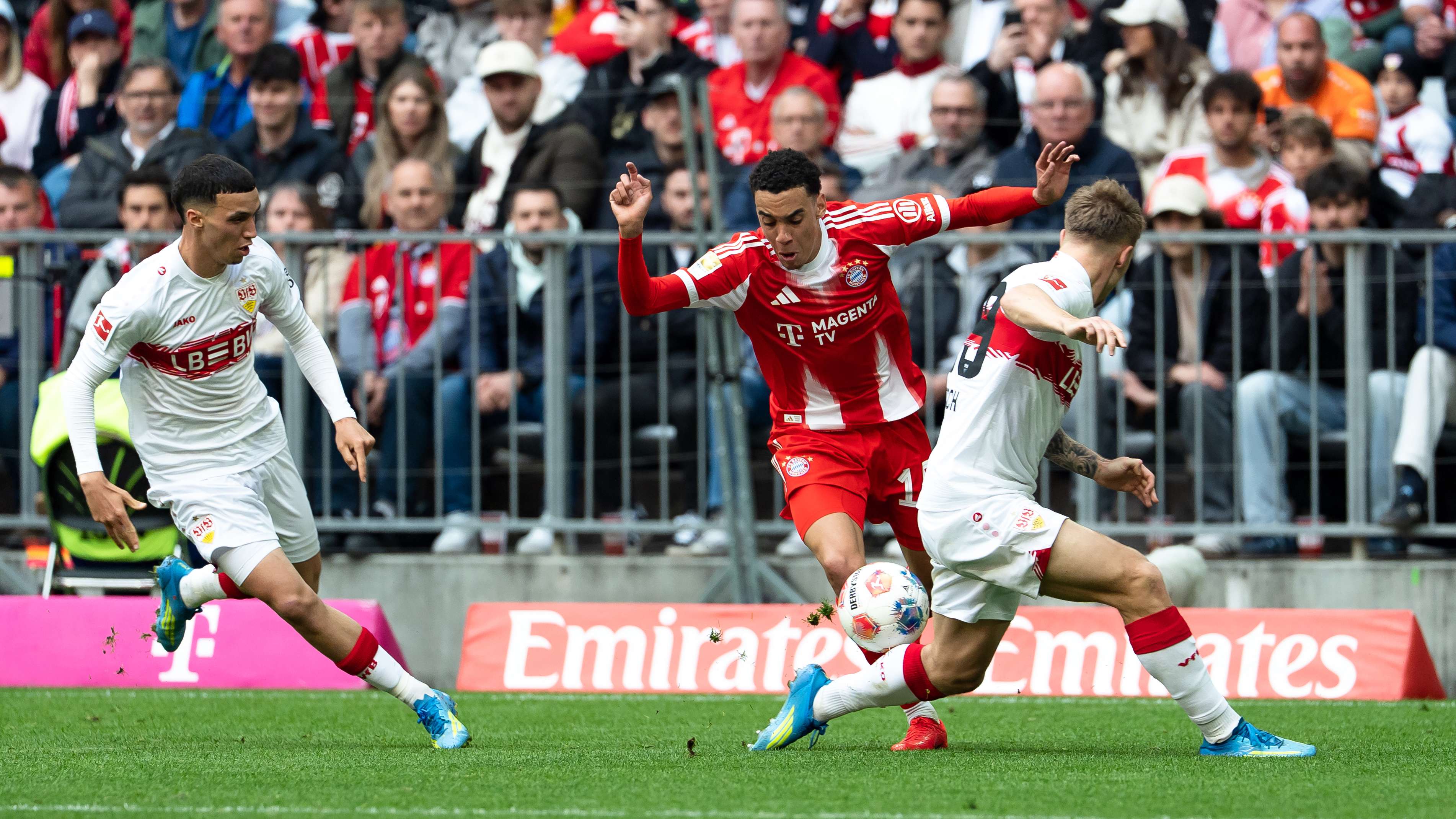 FC Bayern München v VfB Stuttgart - Bundesliga