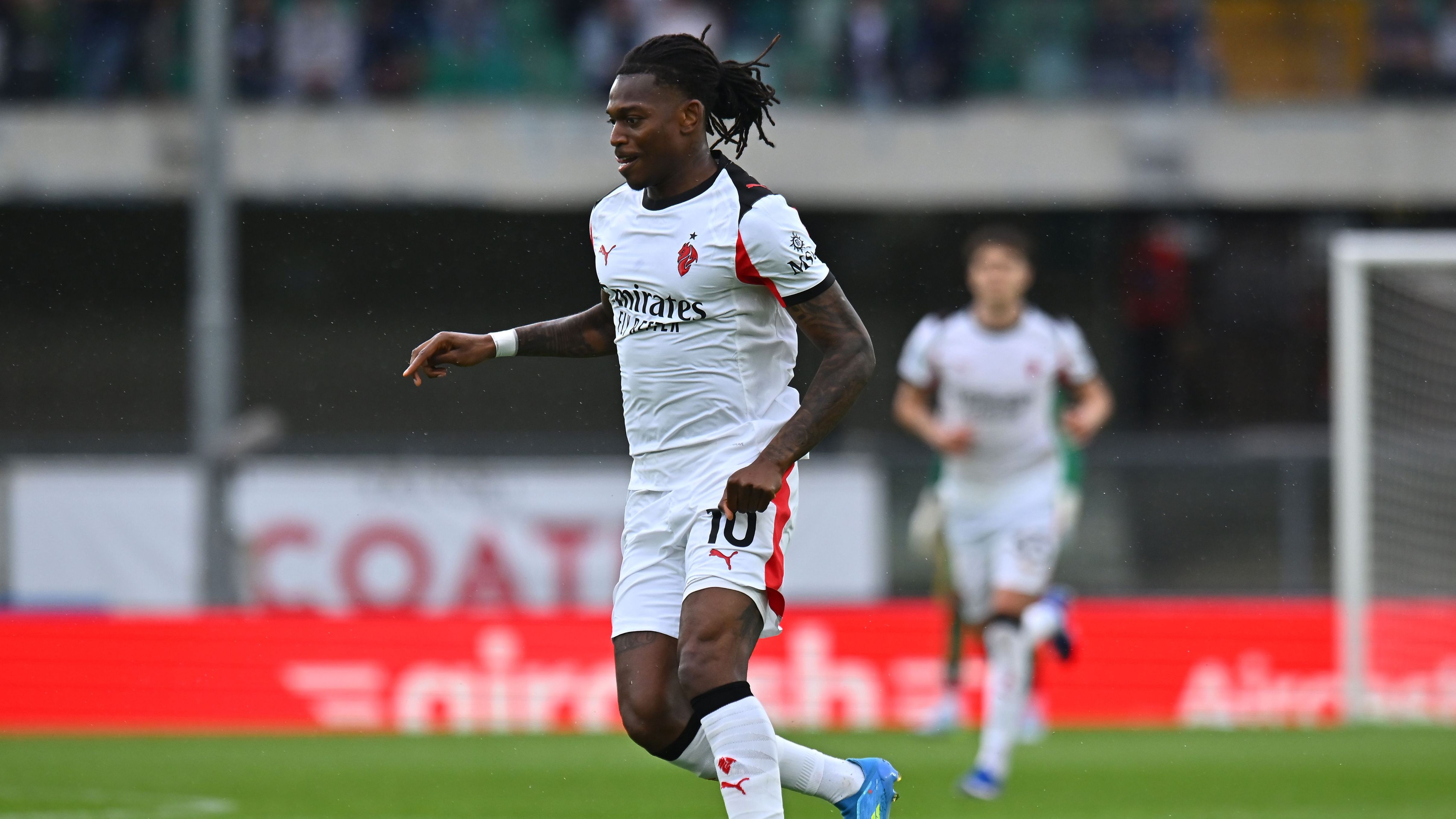 رافائيل لياو يكسر صمته بشأن "قضية الدعارة"