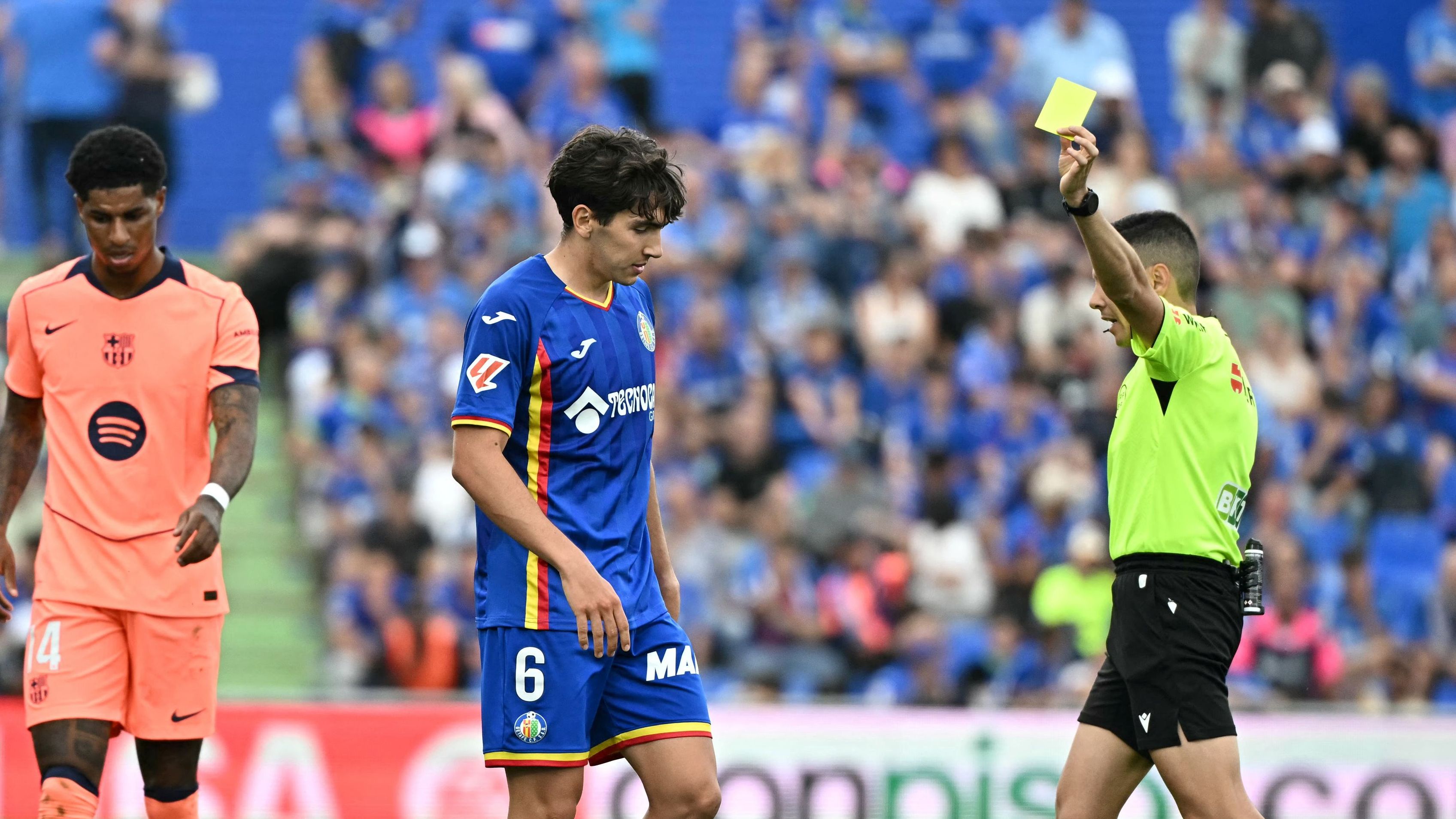 نجم برشلونة ضحية خطأ تحكيمي أمام خيتافي