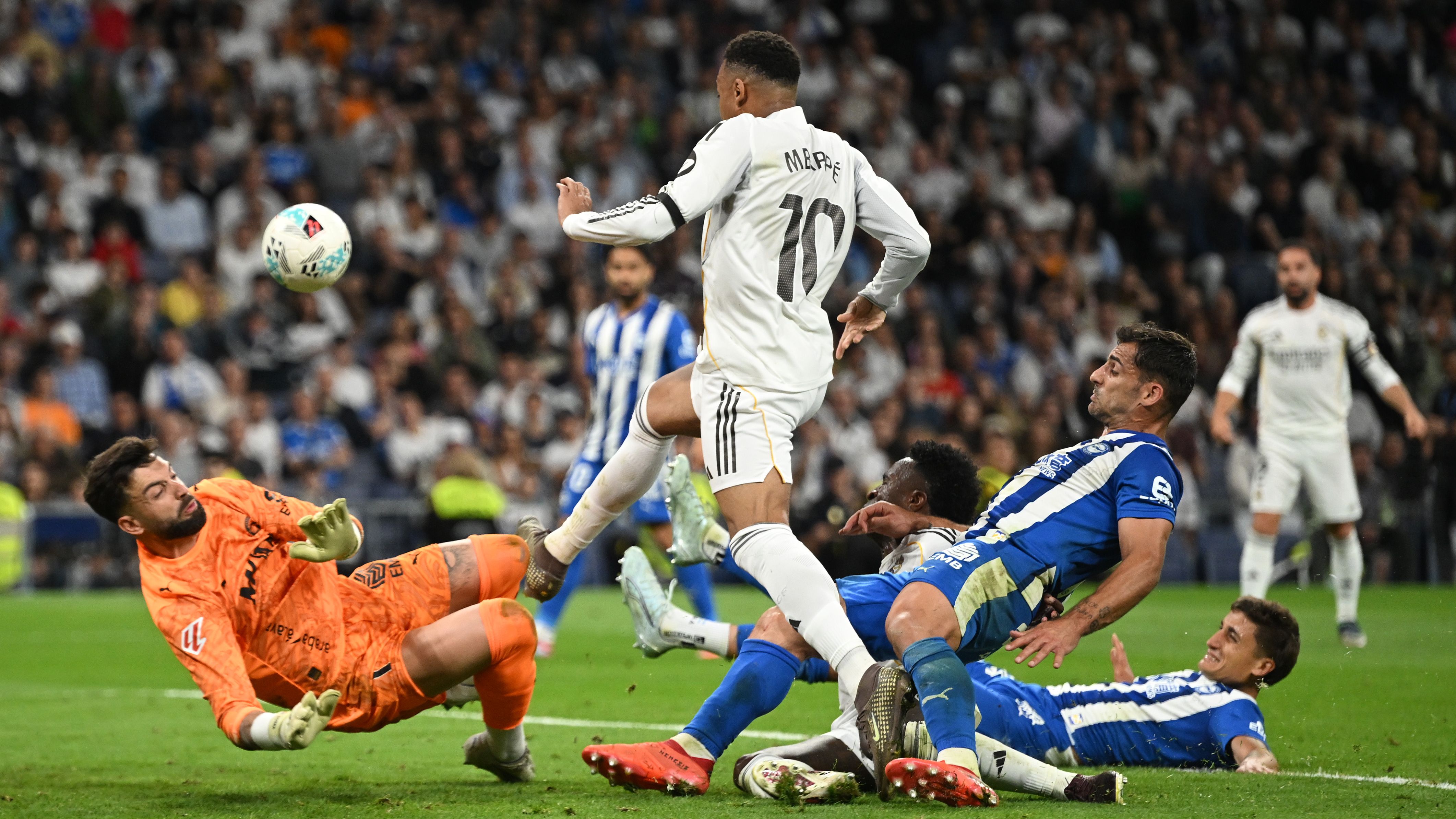 ثلاثاء ملكي.. ريال مدريد يحافظ على سلسلته القياسية في الليجا بفوز على ألافيس
