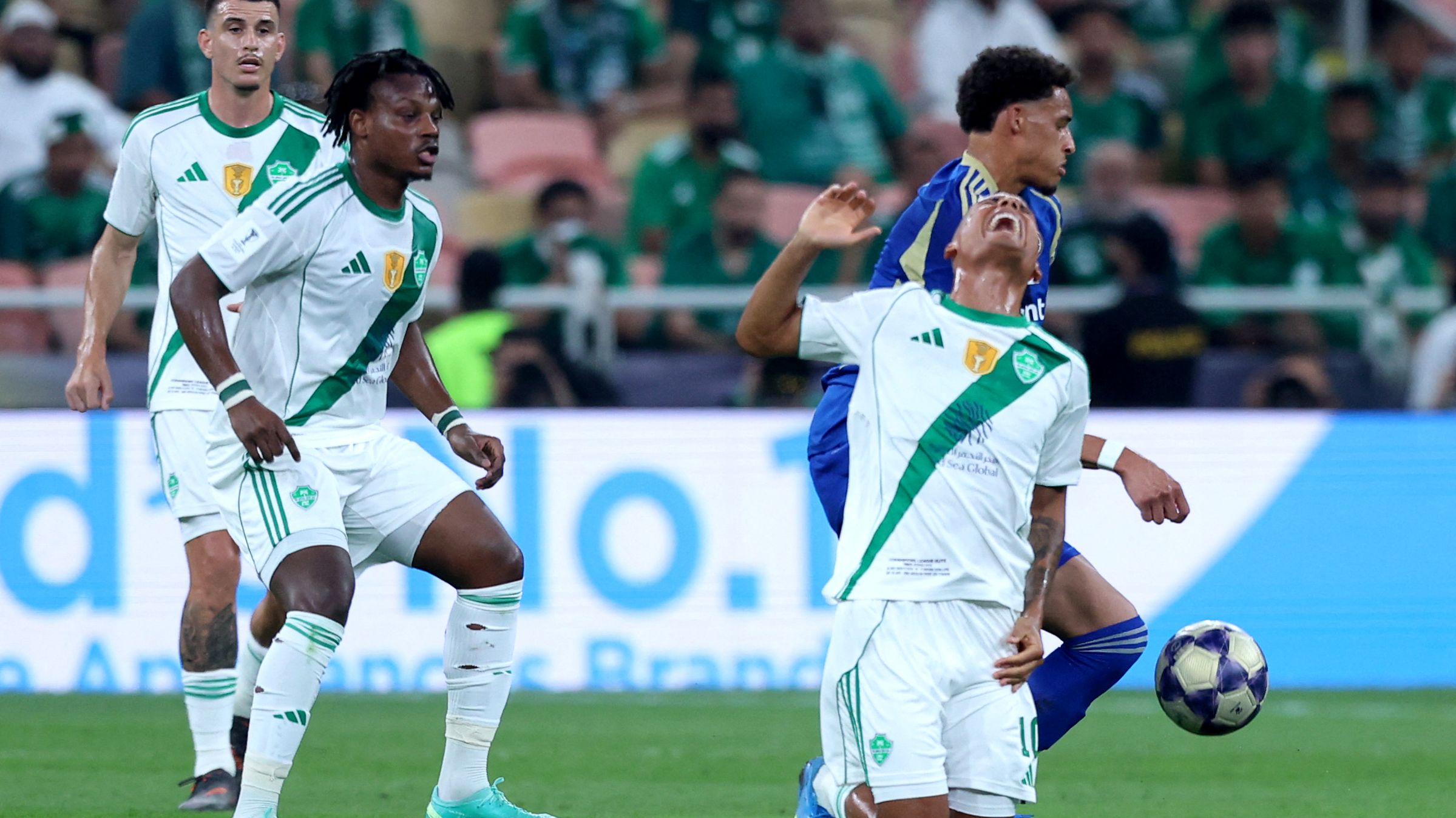 بعد التتويج الآسيوي.. عقوبات صادمة تنتظر نجوم الأهلي