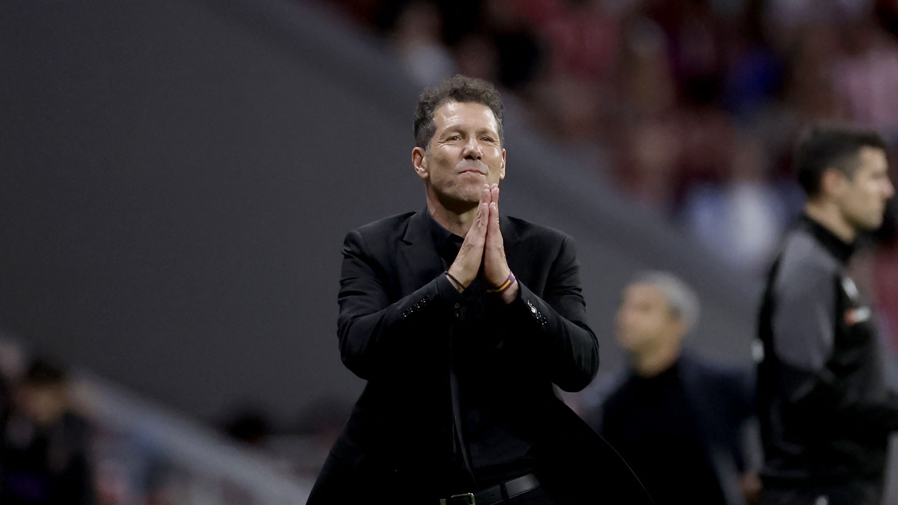 ضربة قوية.. أتلتيكو يعلن إصابة نجمه قبل موقعة آرسنال