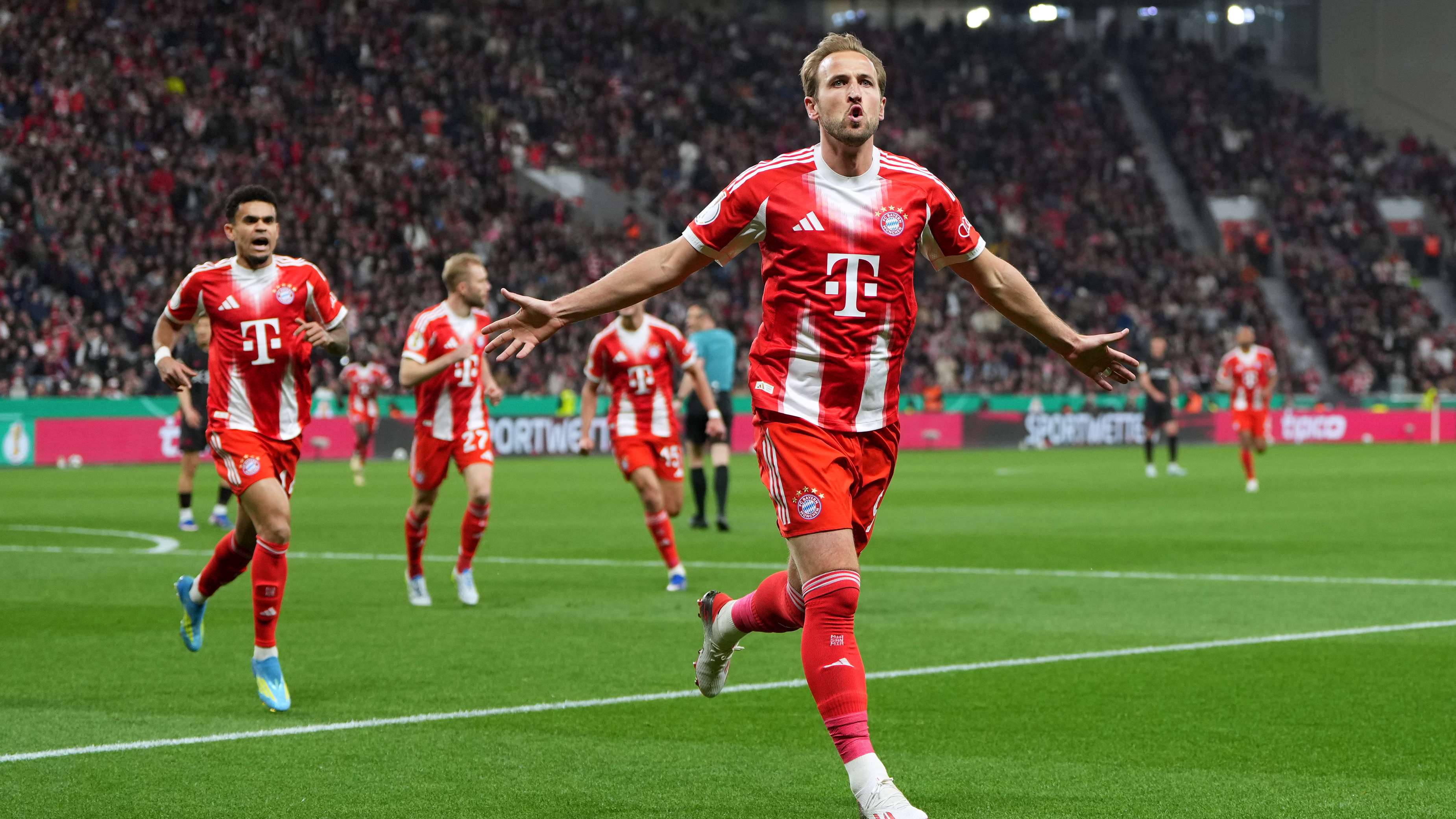 Bayer 04 Leverkusen v FC Bayern München - DFB Cup Semifinal