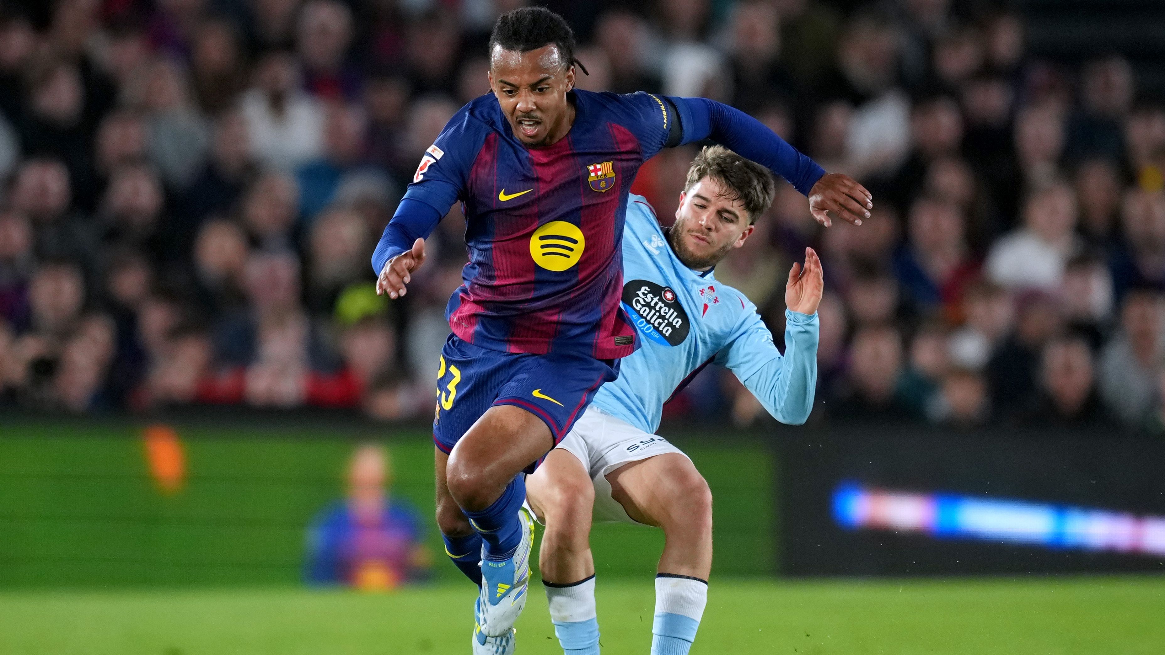 عاجل: ظرف طارئ يوقف مباراة برشلونة وسليتا فيجو