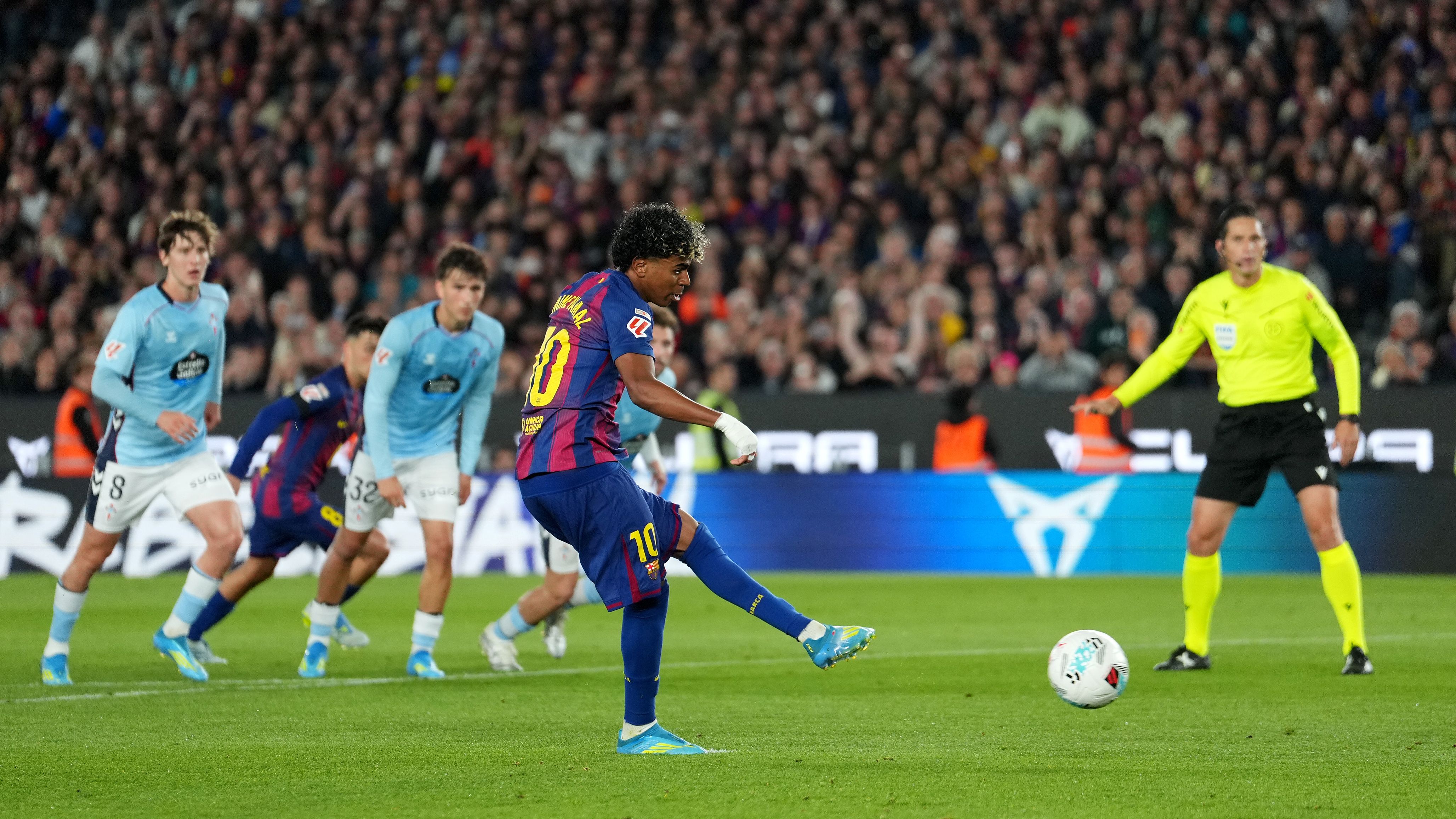 سعادة تنقلب لحزن.. يامال يسجل ويطلب مغادرة الملعب!