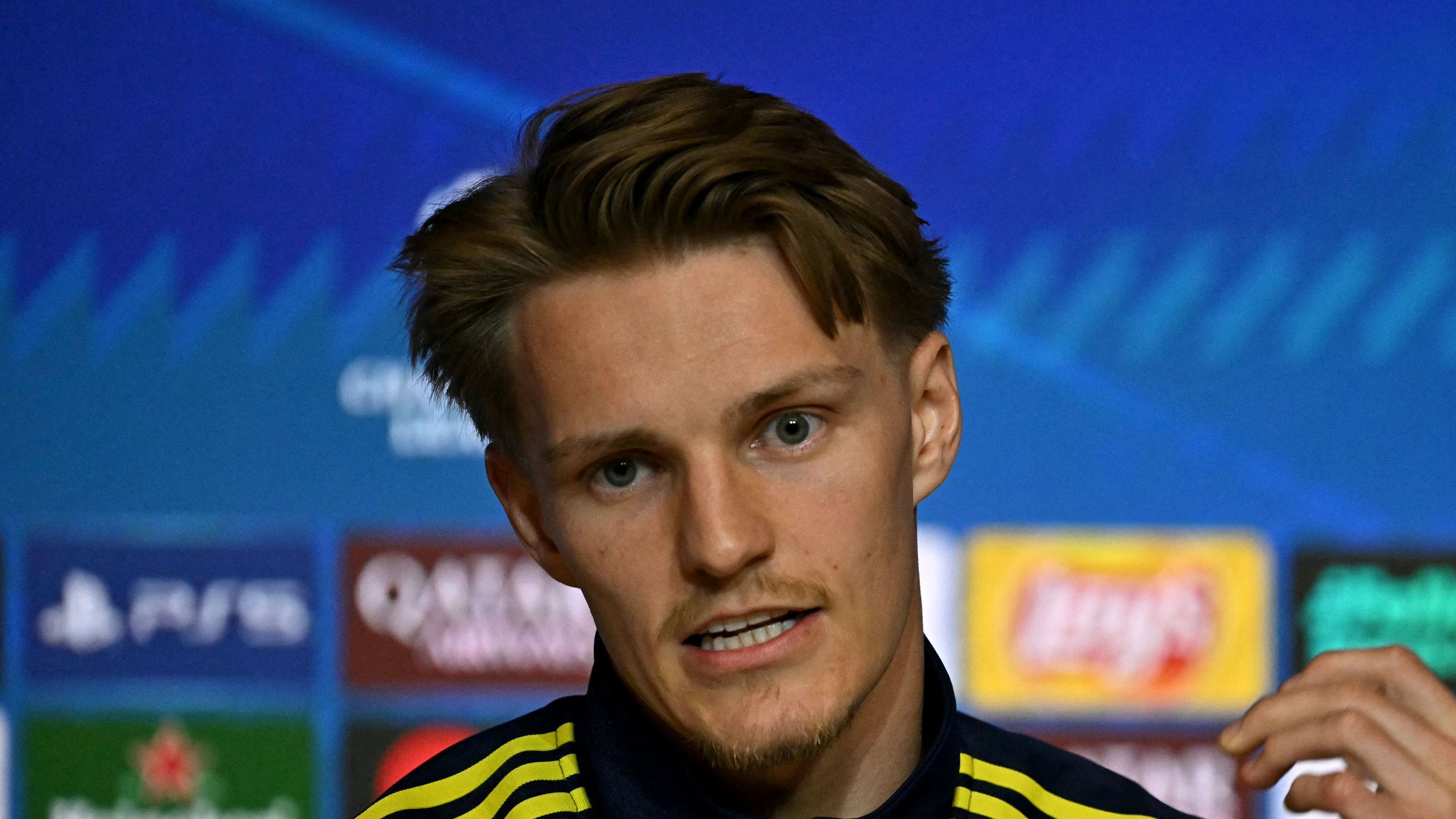 FBL-EUR-C1-ARSENAL-TRAINING-PRESSER