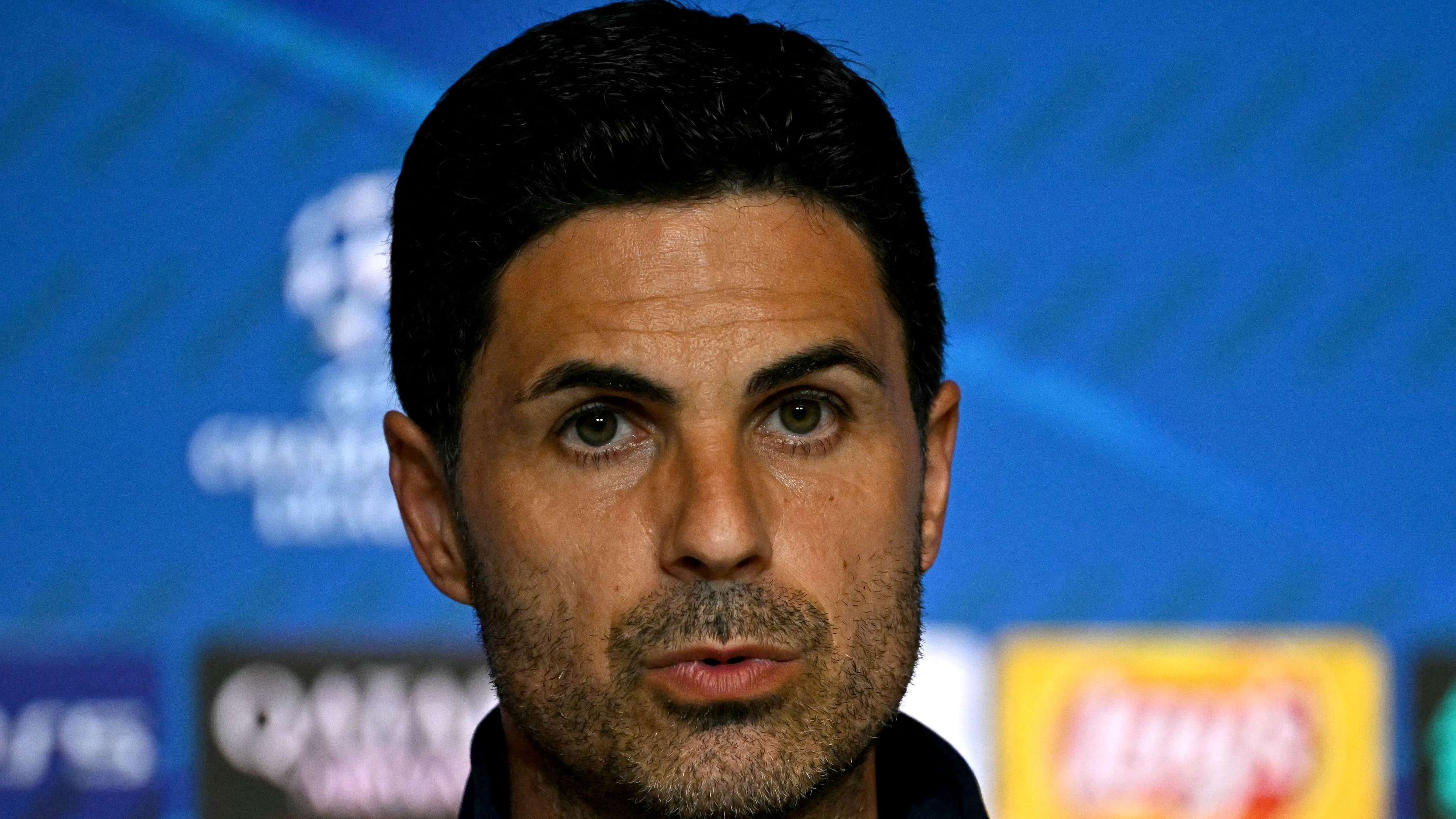 FBL-EUR-C1-ARSENAL-TRAINING-PRESSER