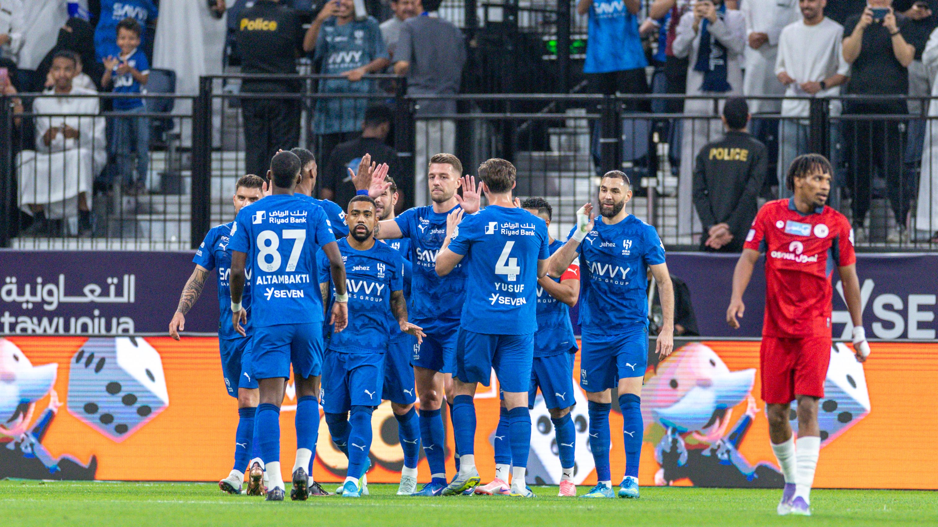 نحو عرش النصر.. الهلال يستهل حقبة الوليد بن طلال بفوز قيصري على ضمك