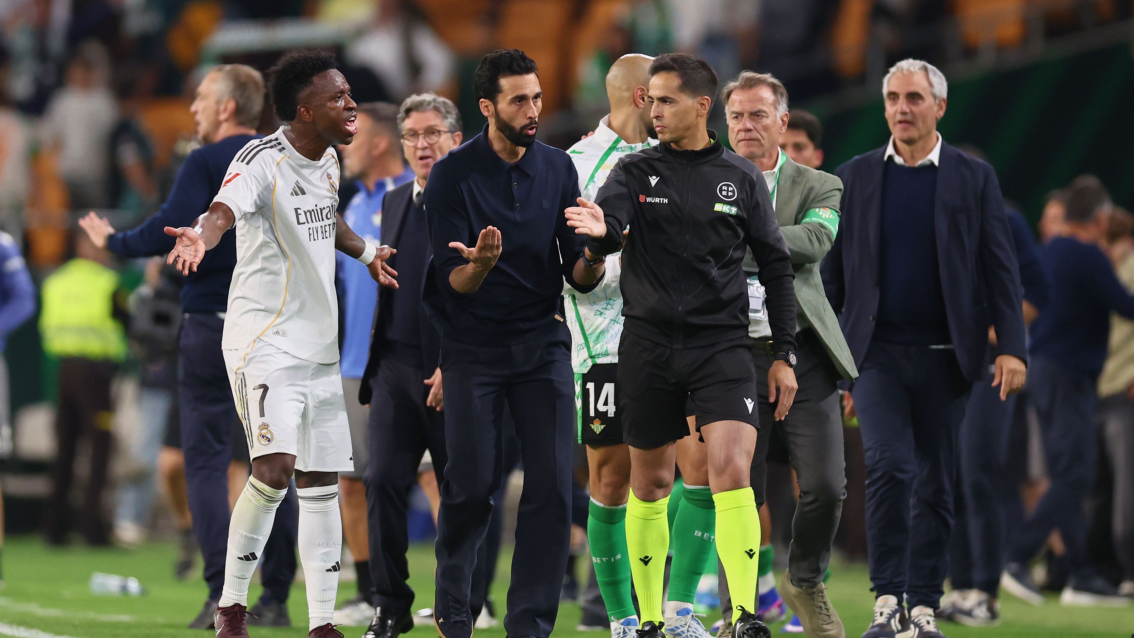 أربيلوا يبيع الوهم لريال مدريد: الفارق مع برشلونة سنوات ضوئية