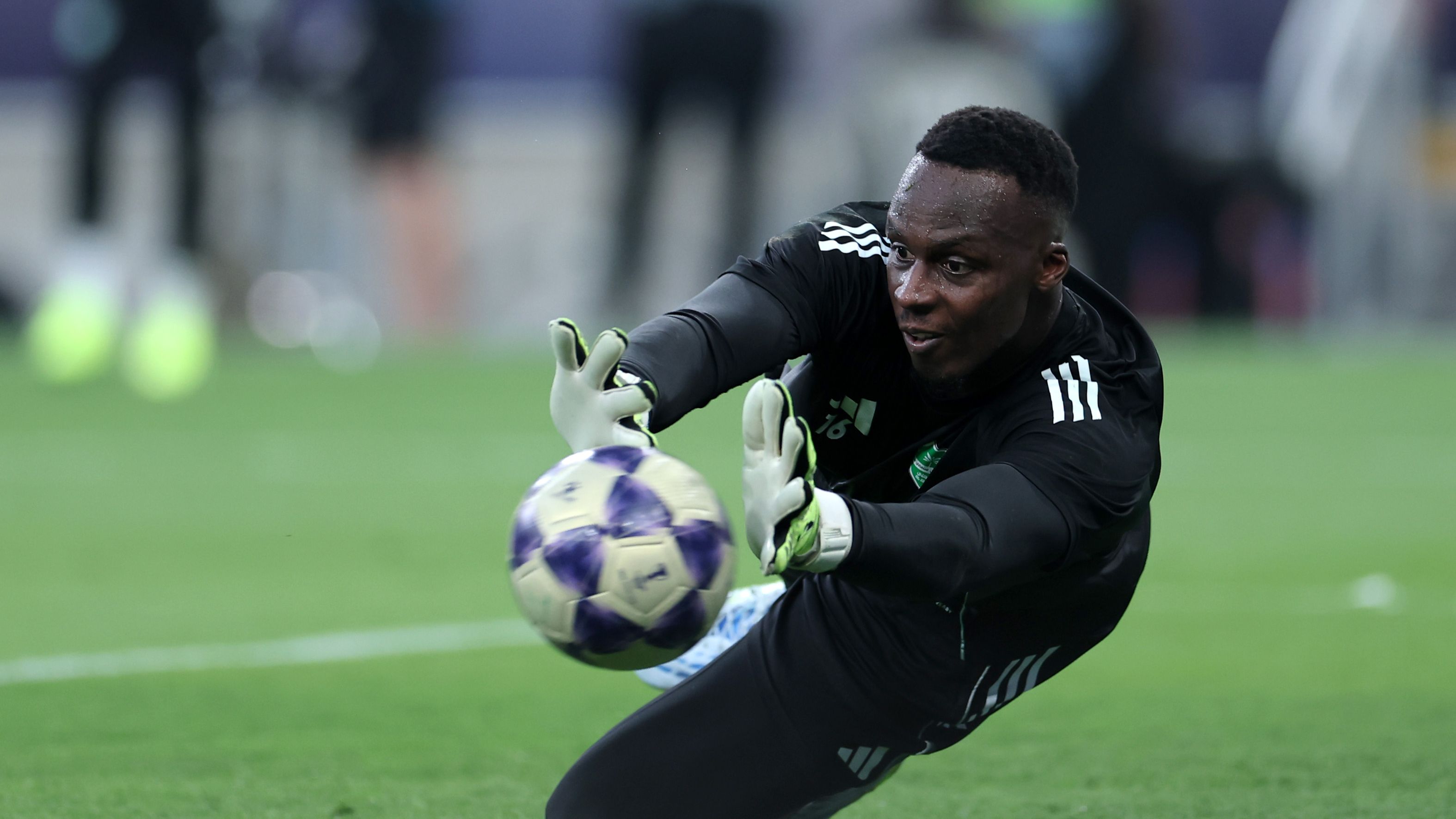 قصة صورة.. ميندي يُعوض نجله بعد صدمة المغرب