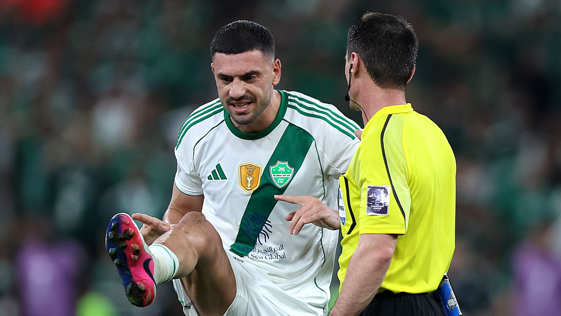 ديميرال يحصد نصيب الأسد.. عقوبات نارية على النصر والأهلي بعد الكلاسيكو
