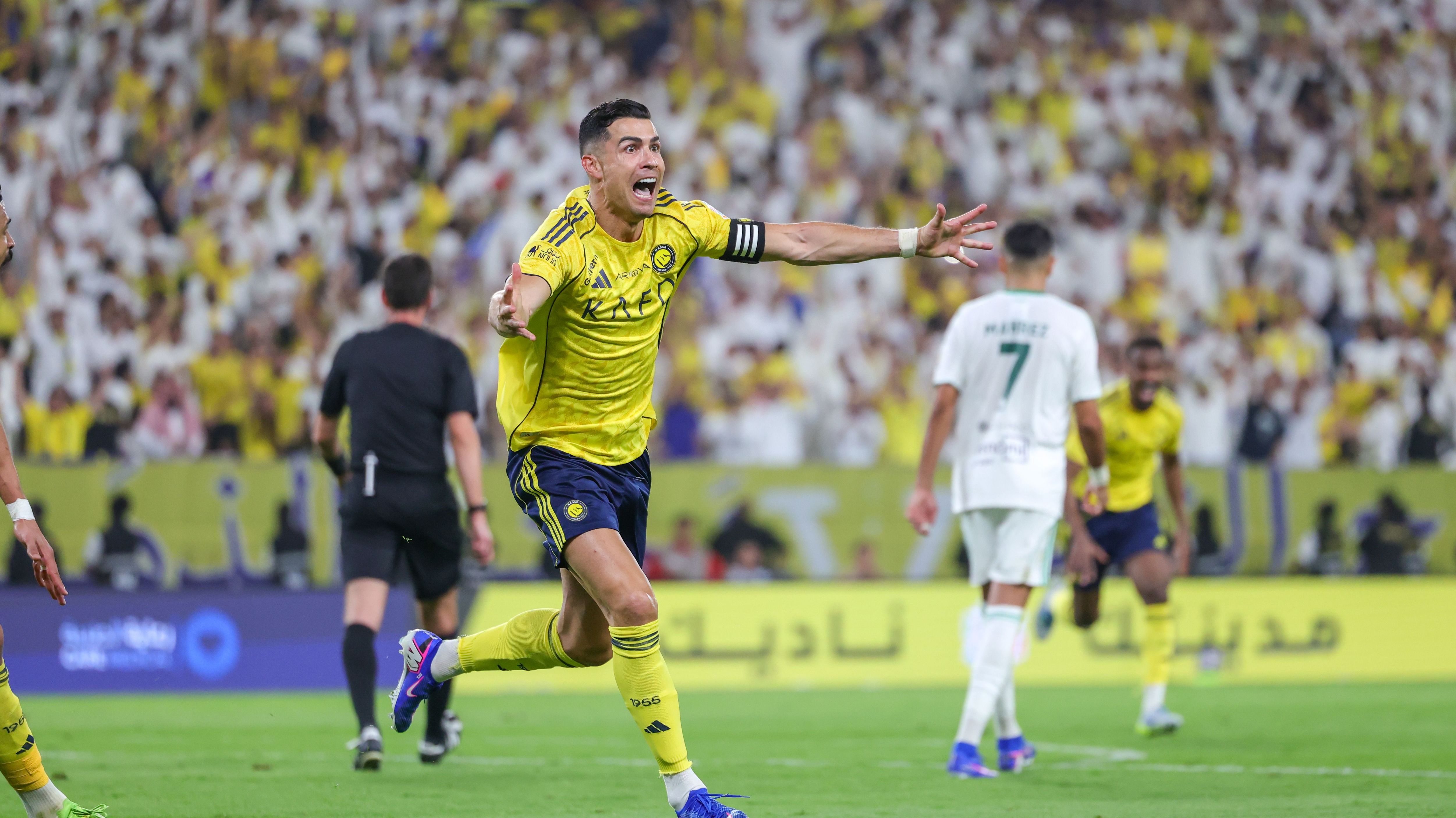 بالفيديو.. الشنيف ساخرًا من الأهلي: نطموا ممرًا شرفيًا لرونالدو