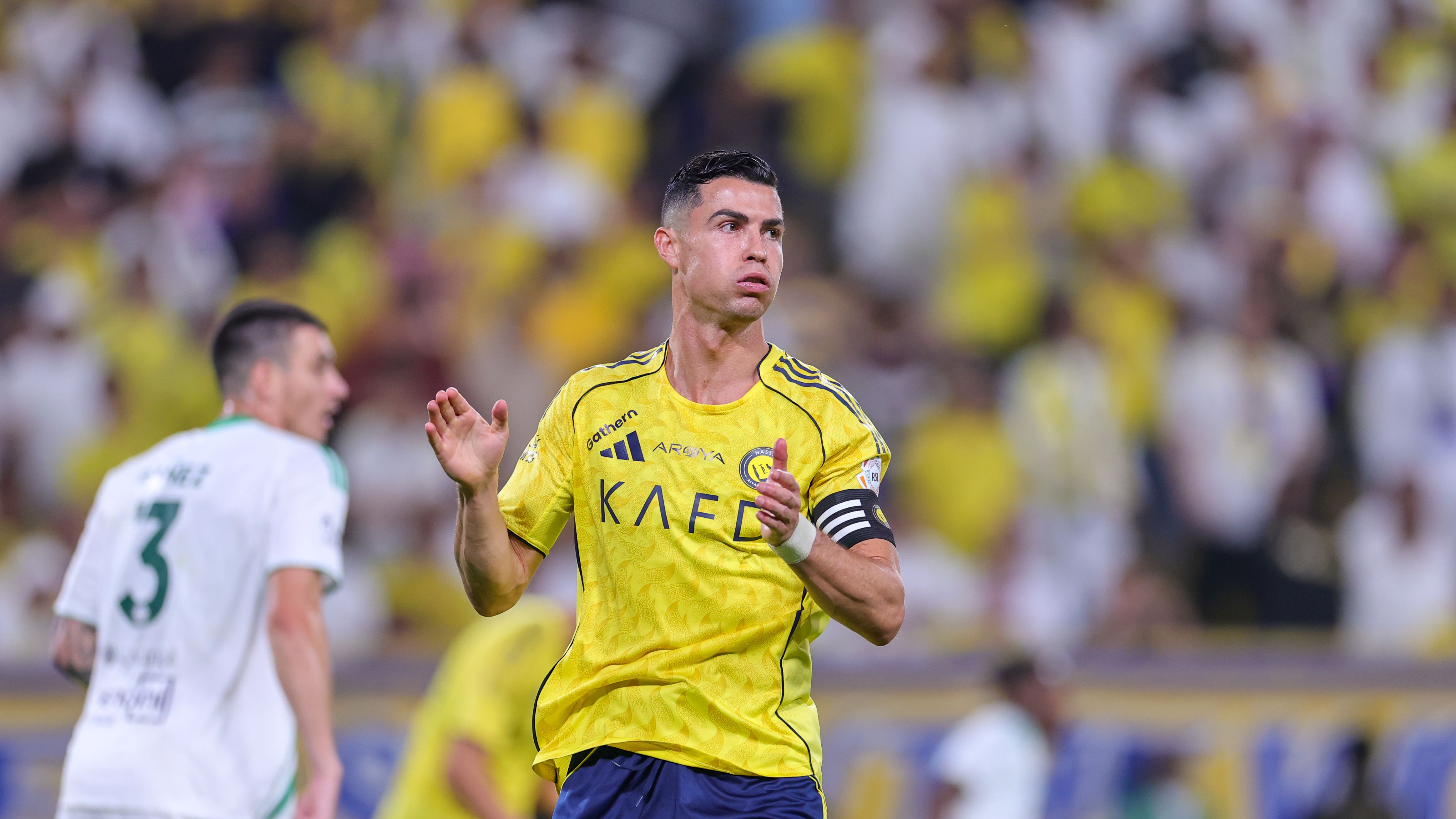 فيديو: أسطورة النصر يهنئ الأهلي بخسارة الكلاسيكو.. والسر عند رونالدو