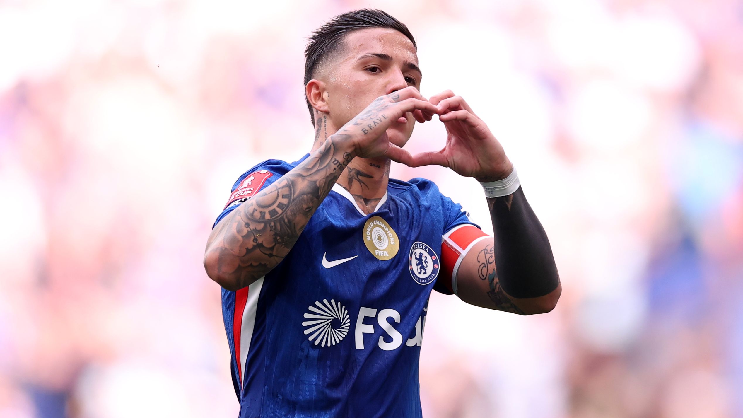 "زيارة تشعل التكهنات".. سر سفر إنزو فرنانديز إلى مدريد