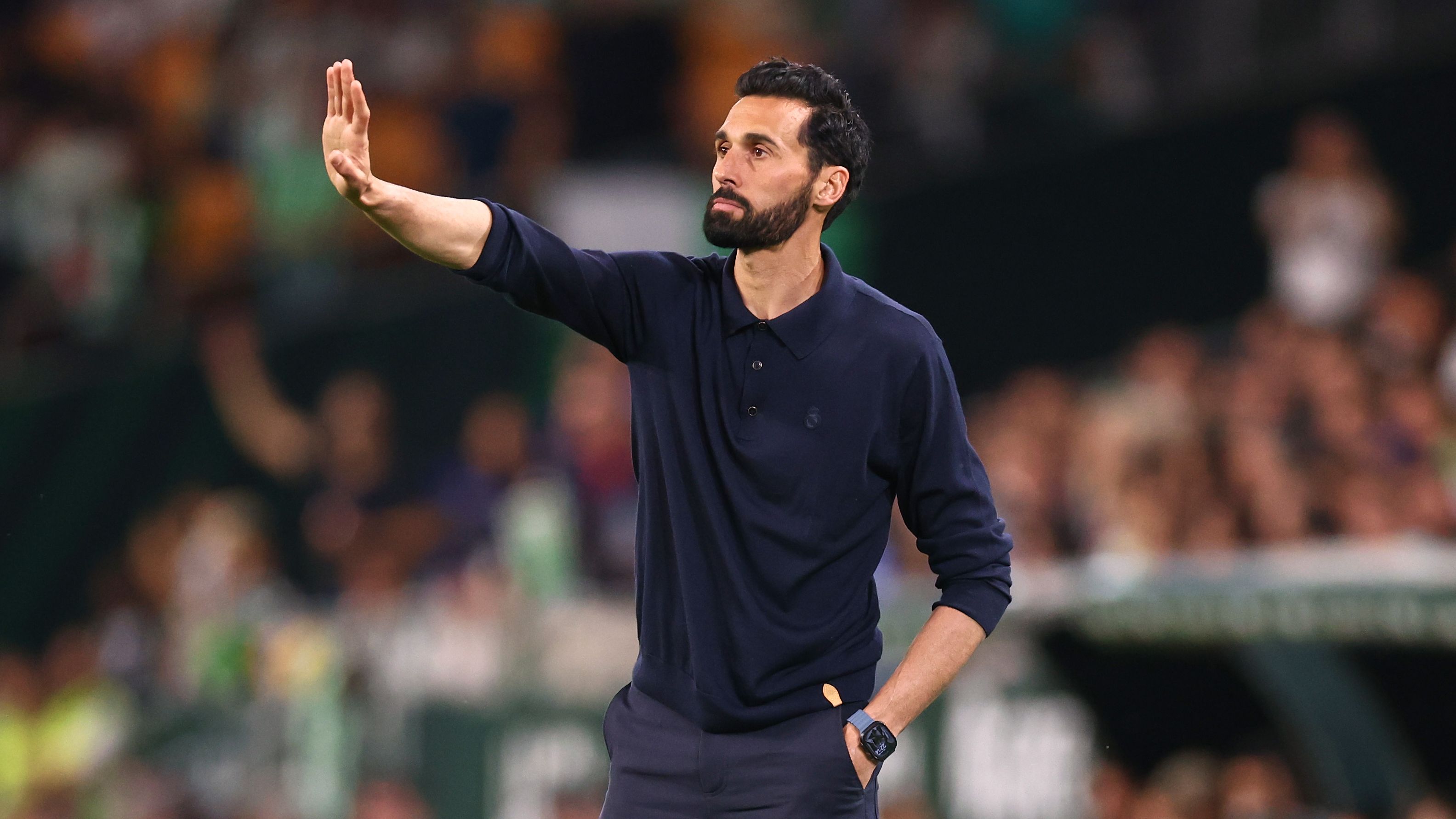 لعنة بيكيه تطارد أربيلوا في غرفة ملابس ريال مدريد