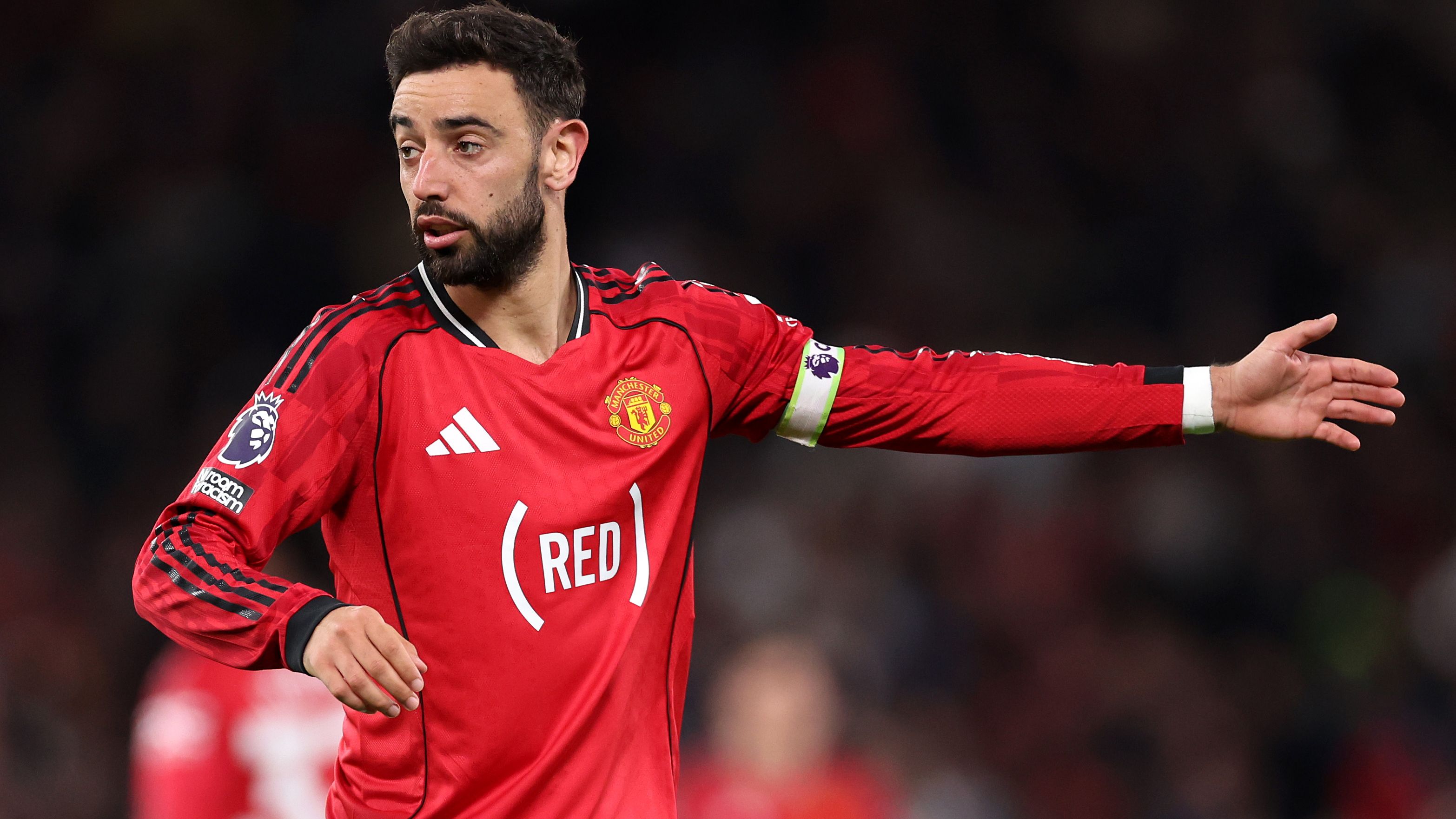 لماذا يرتدي مانشستر يونايتد قميصًا مختلفًا أمام برينتفورد؟