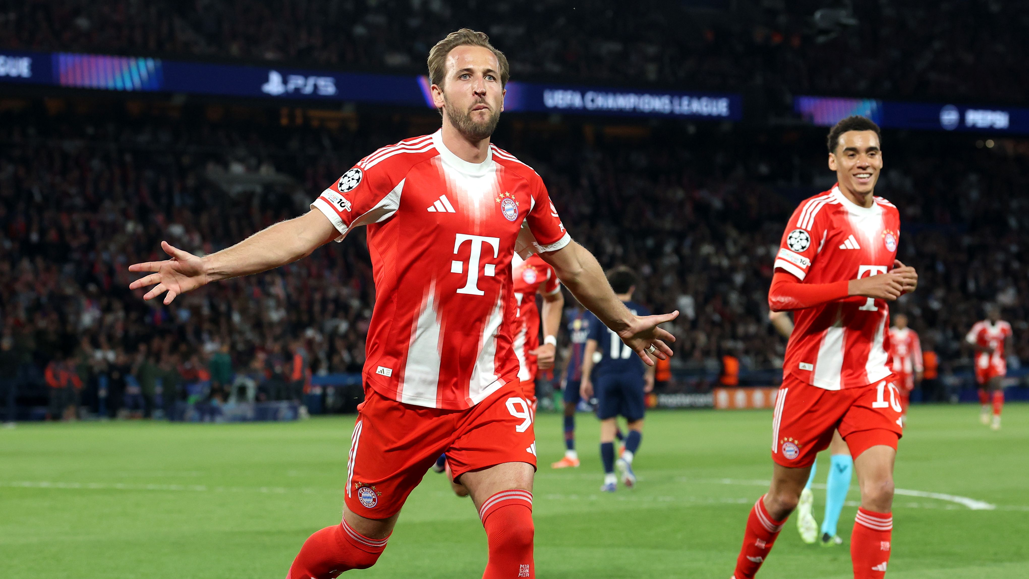 كين يبصم على رقم إنجليزي تاريخي.. ويكرر إنجاز ليفاندوفسكي