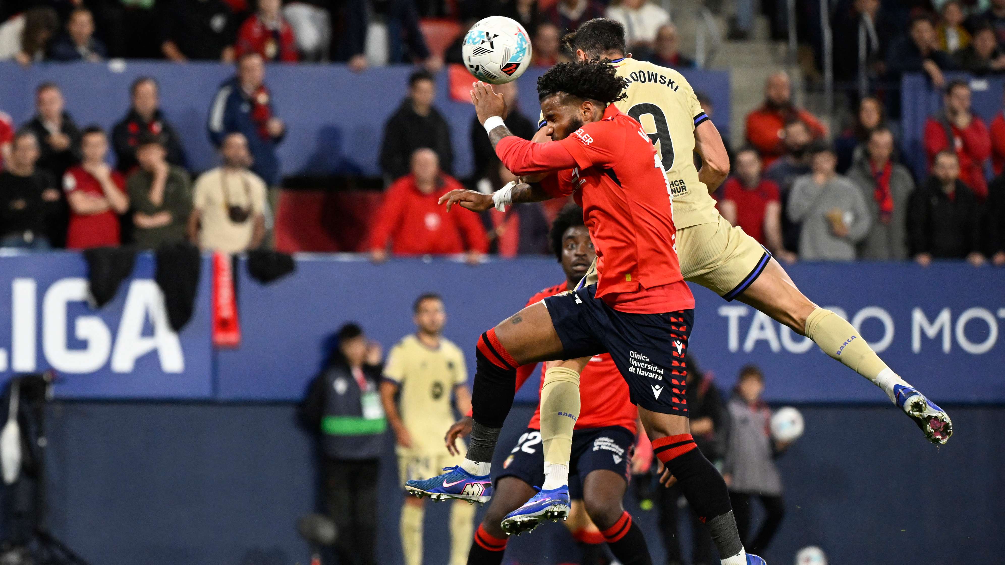 FBL-ESP-LIGA-OSASUNA-BARCELONA