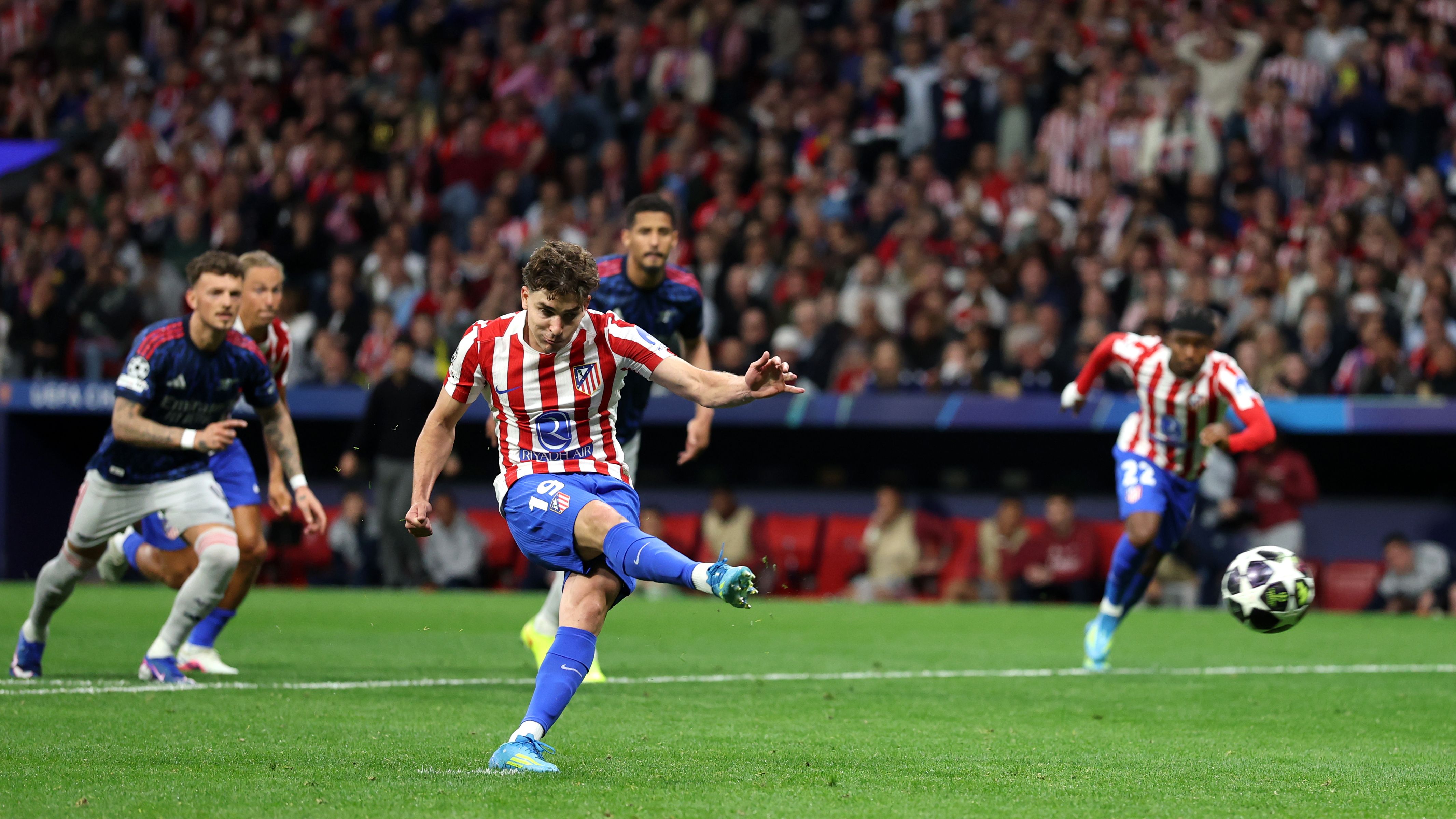 مرض أم تمرد؟.. ألفاريز يواصل مسلسل الغياب في أتلتيكو مدريد