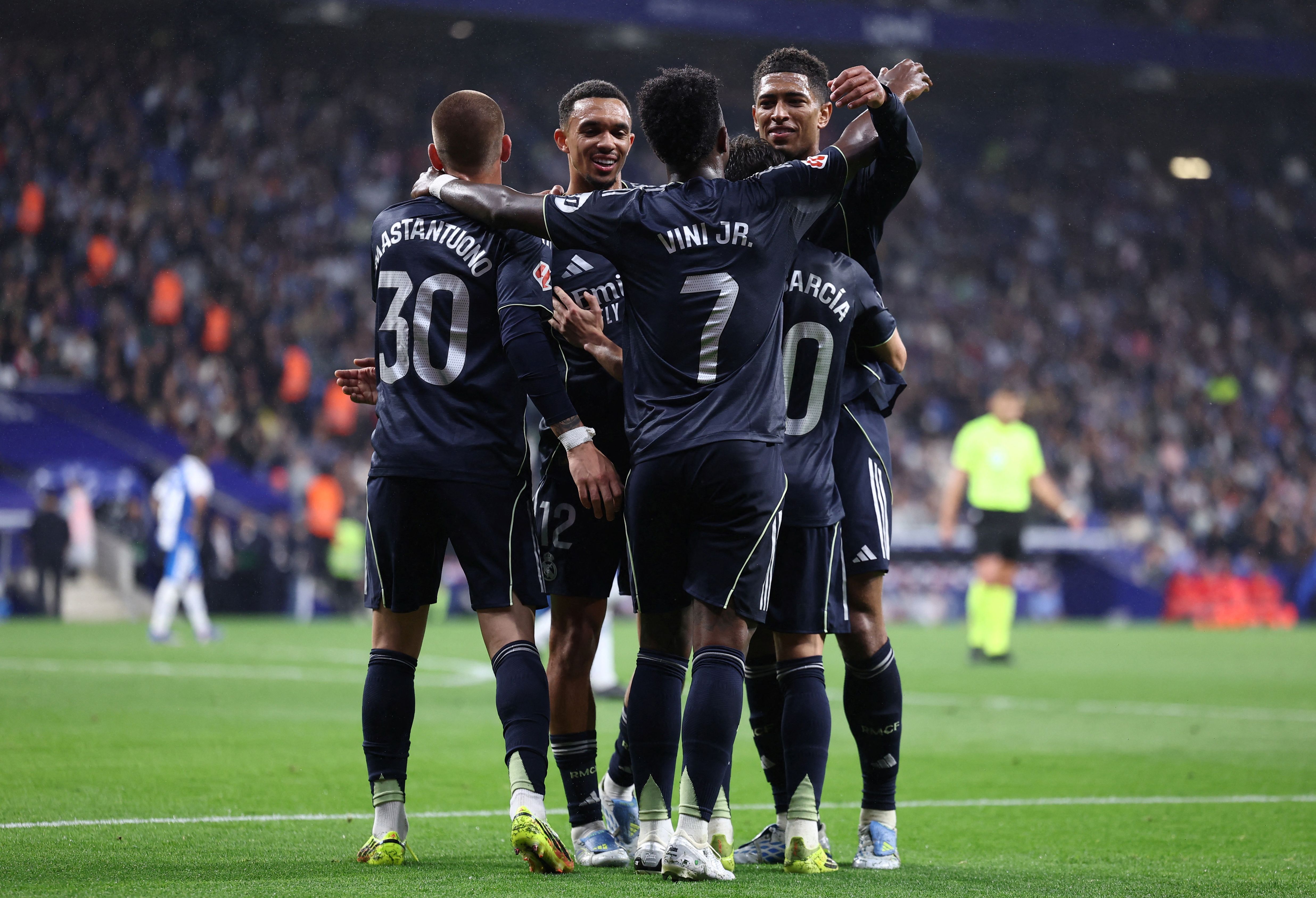 فينيسيوس يقود ريال مدريد لفوز ثمين على إسبانيول ويؤجل تتويج برشلونة بالليغا — image 5