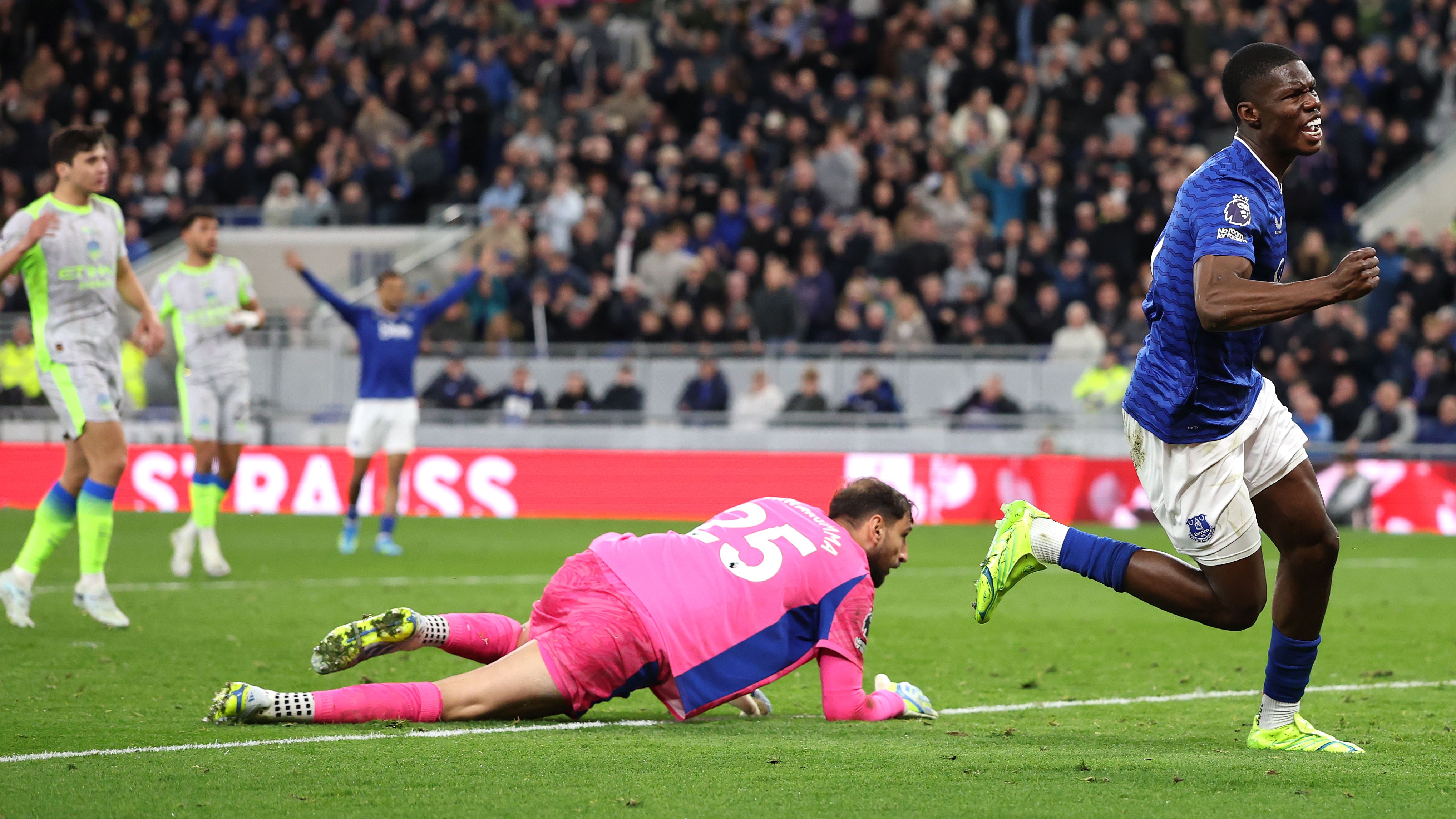 Everton v Manchester City - Premier League