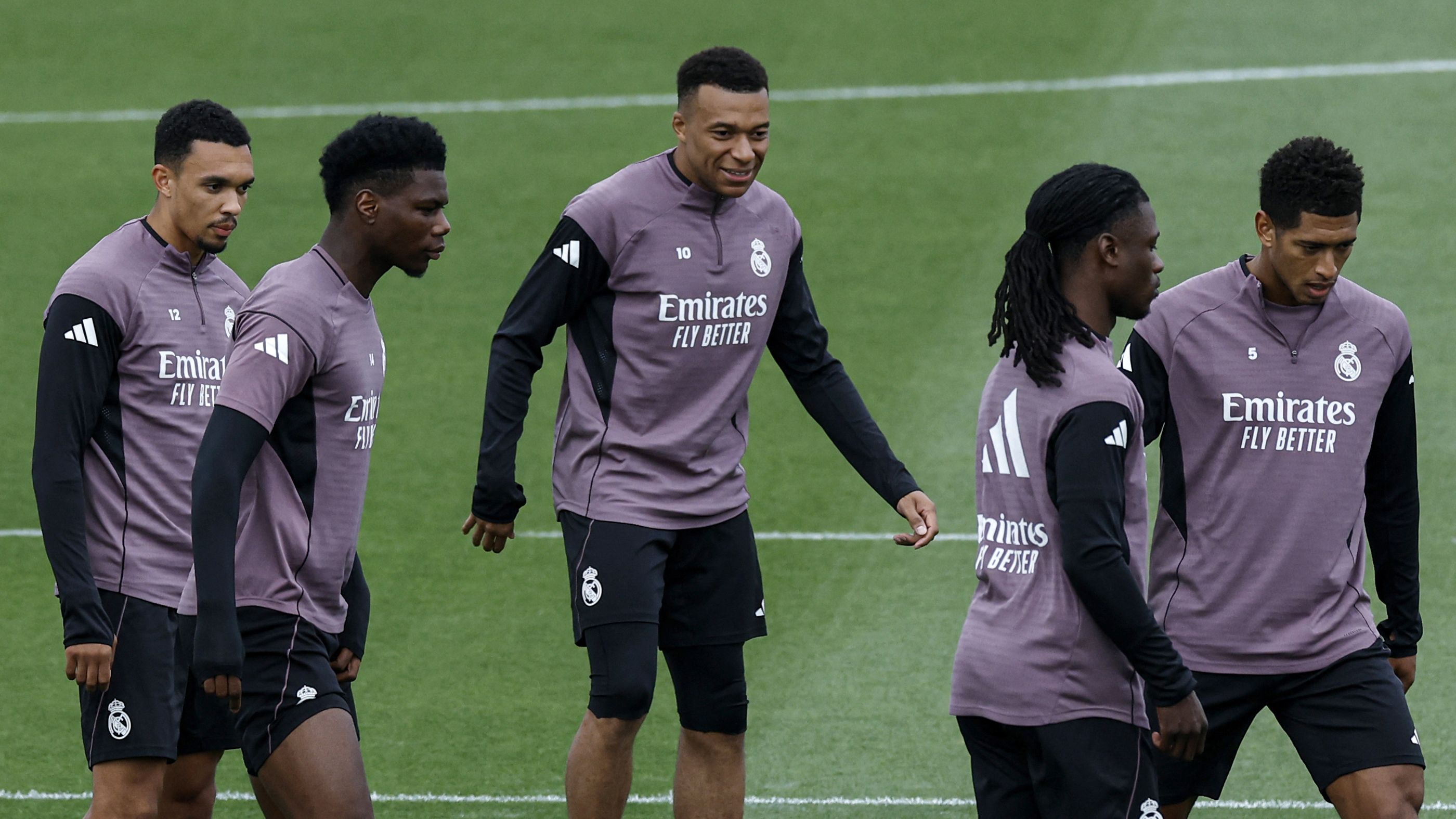 TOPSHOT-FBL-ESP-LIGA-REAL MADRID-TRAINING