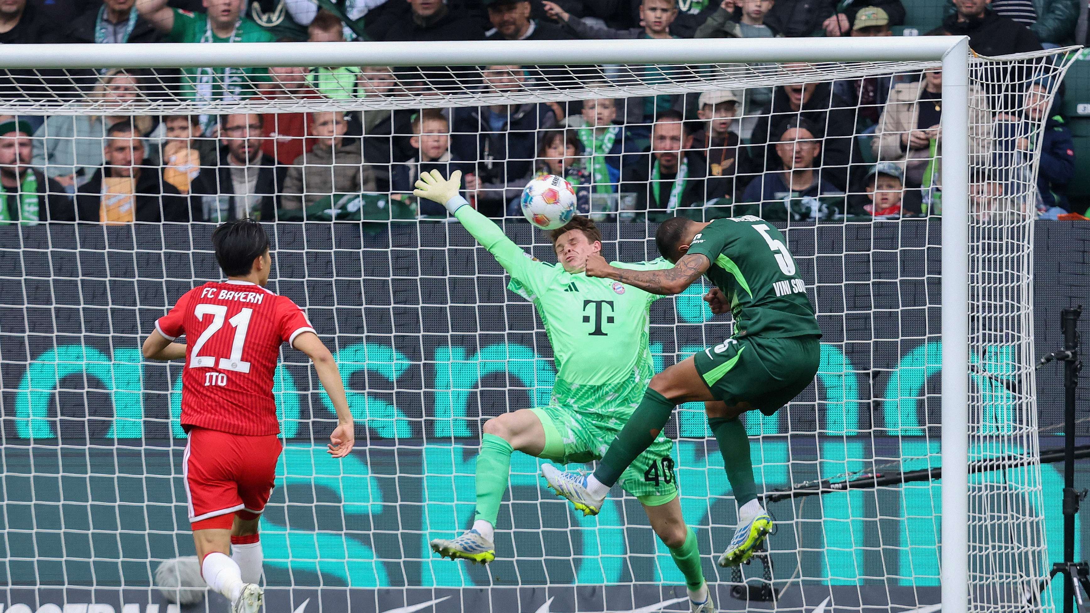 FBL-GER-BUNDESLIGA-WOLFSBURG-BAYERN MUNICH
