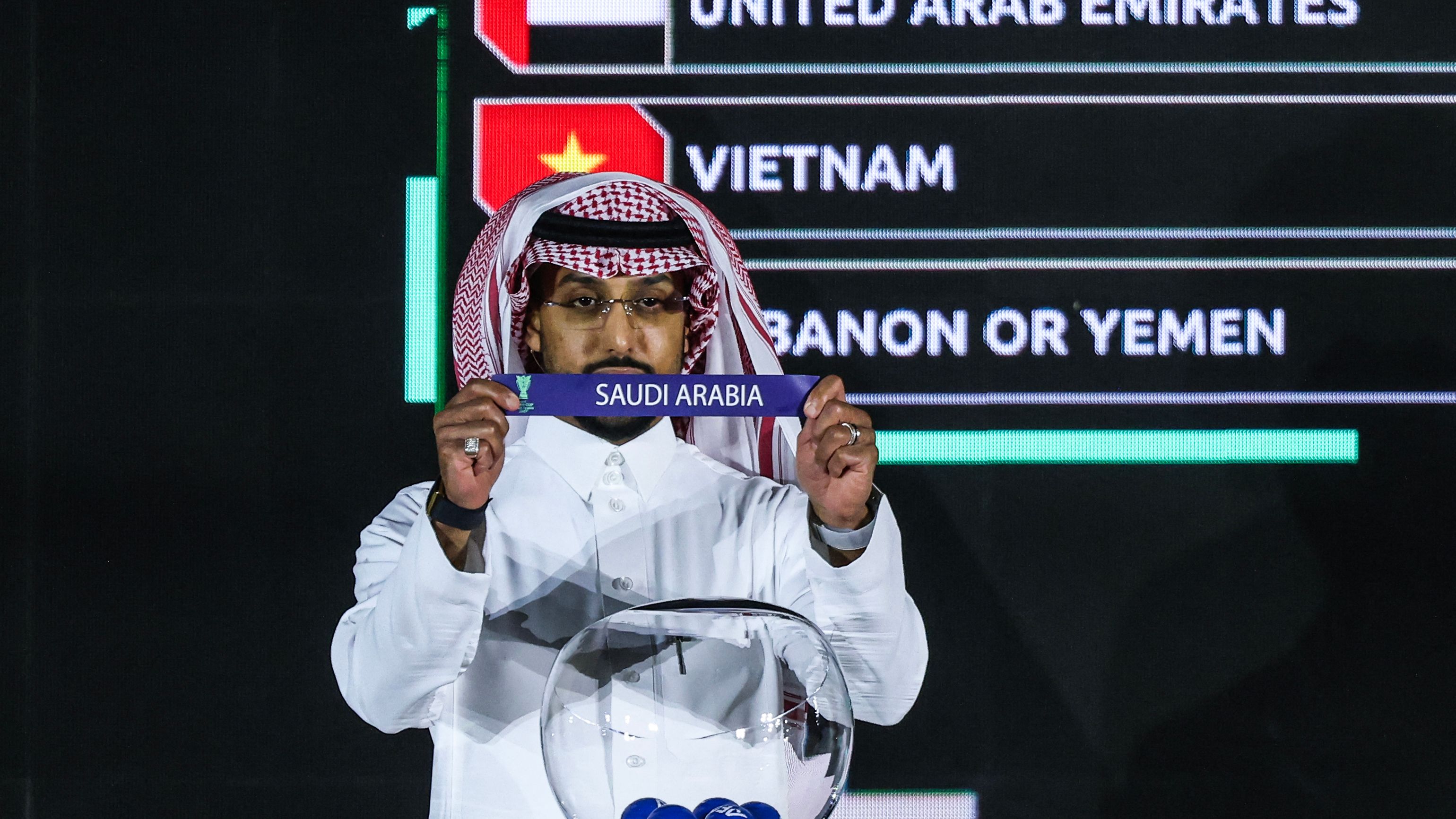 "مسؤولية مضاعفة".. ماذا قال سالم الدوسري بعد قرعة كأس آسيا 2027؟