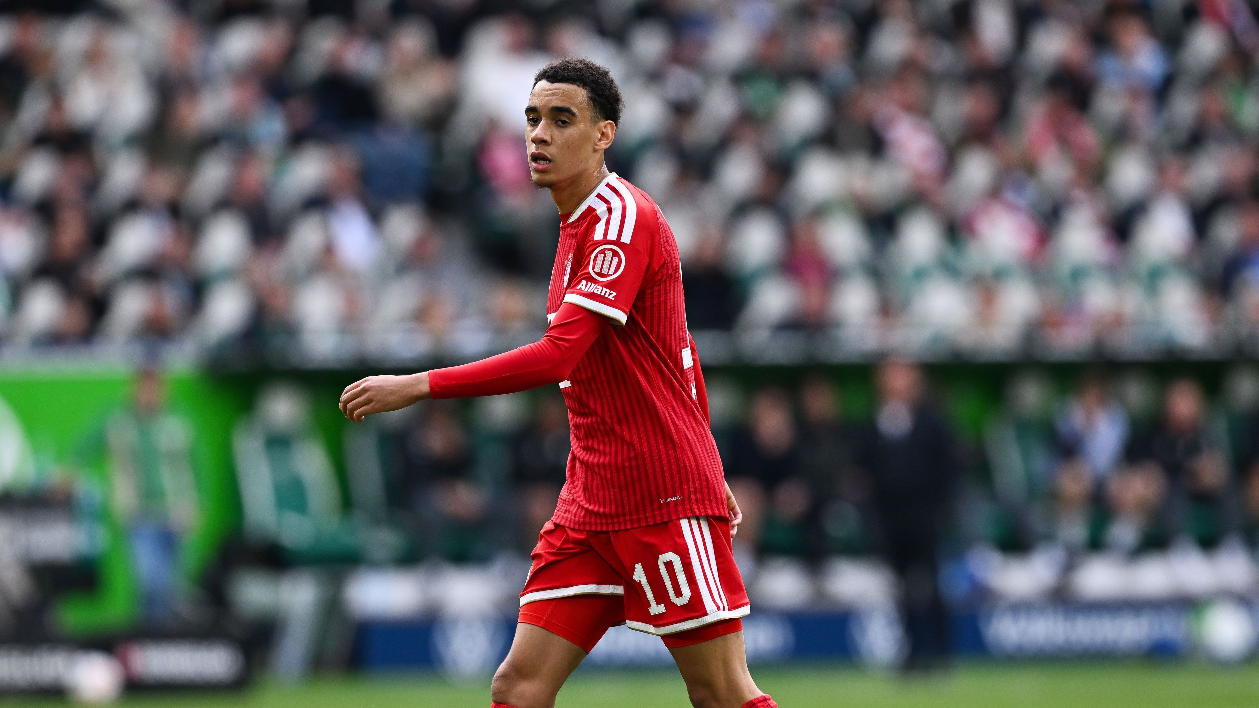 موسيالا يستهدف اللقب الغامض ويكشف عن اللاعب الأفضل في الموسم