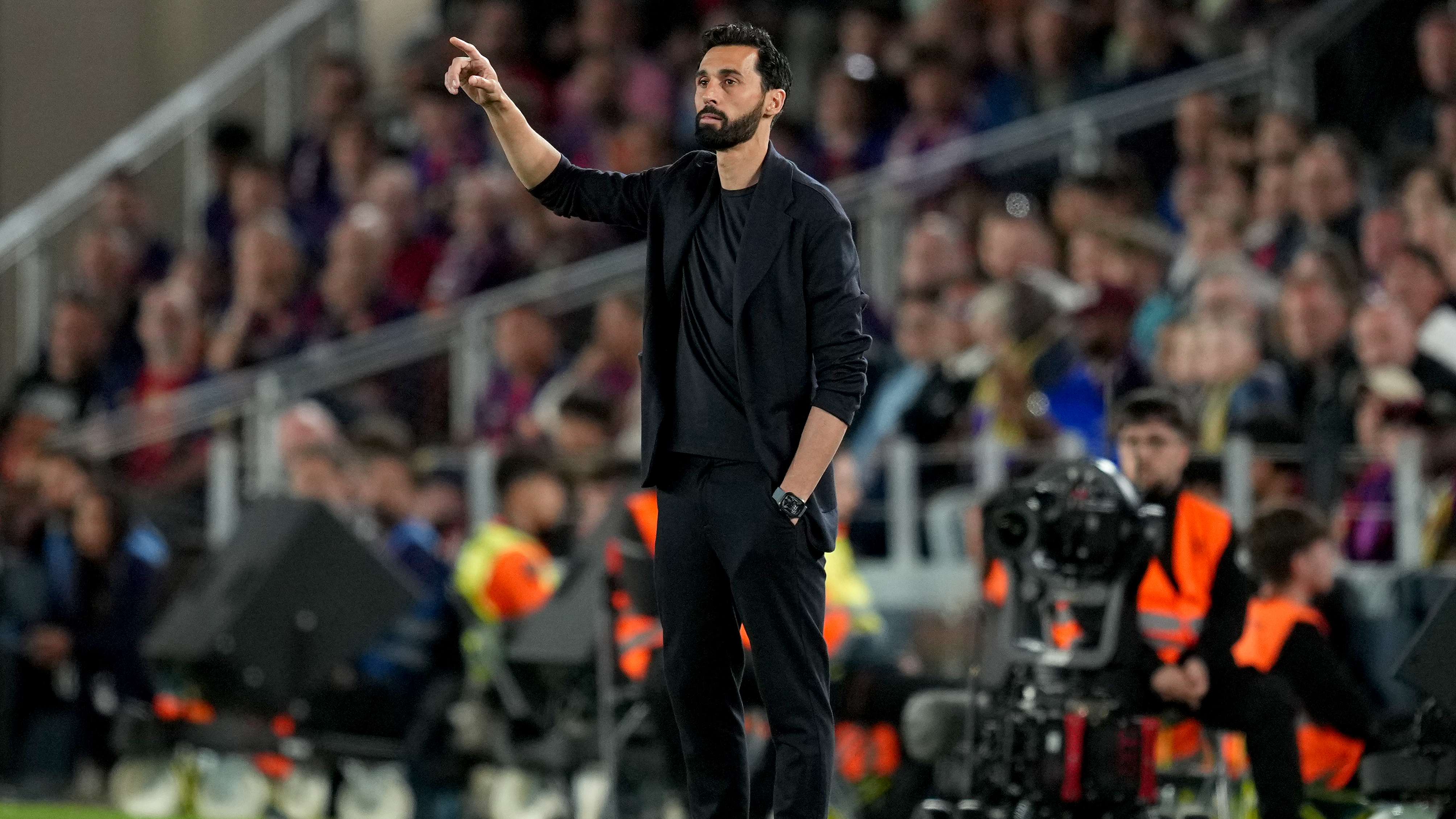 برشلونة يتوج بلقب الدوري الإسباني بفوزه على ريال مدريد في الكلاسيكو — image 4