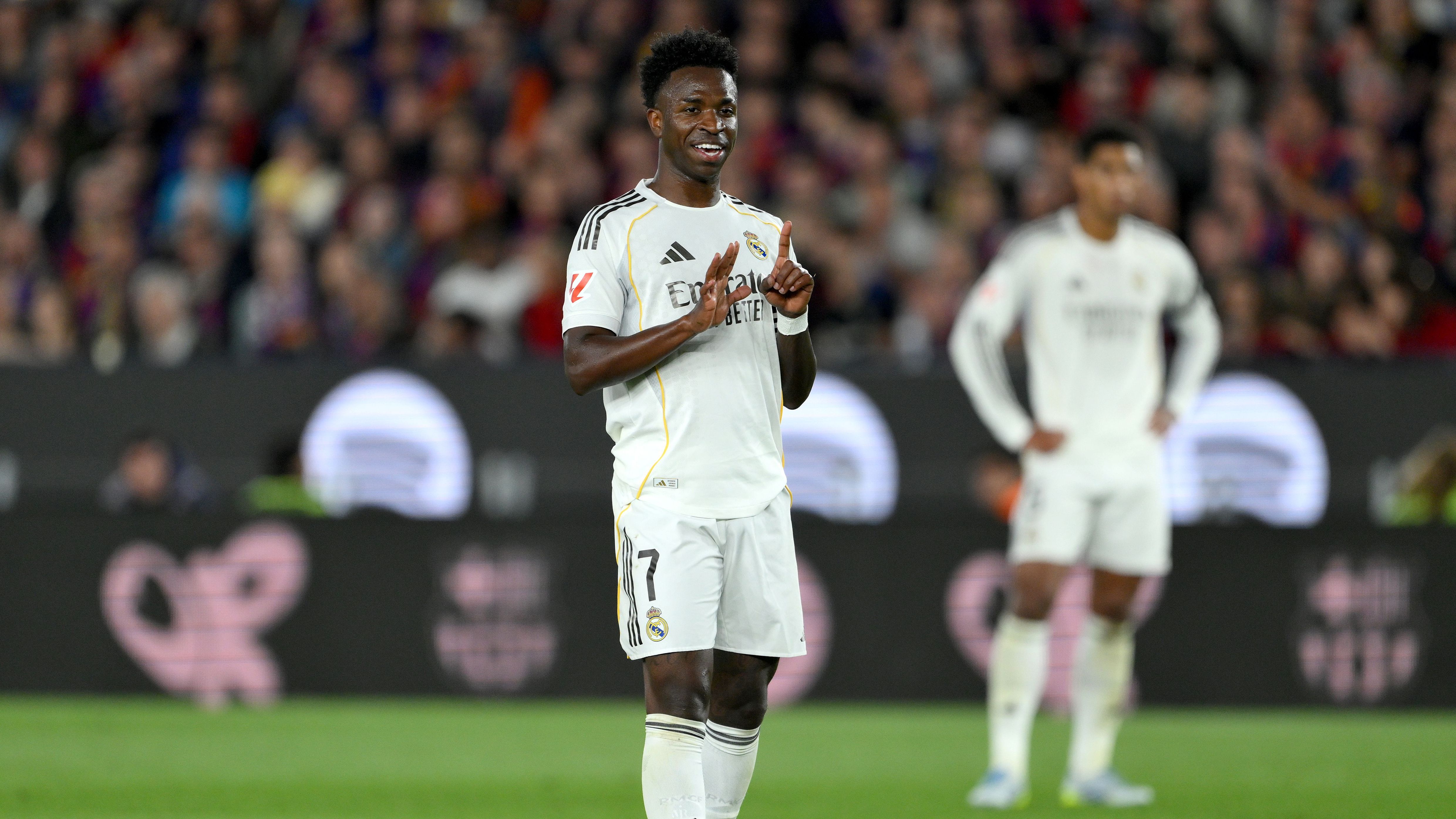 بعد الكلاسيكو.. رئيس برشلونة يكيل المديح لنجوم ريال مدريد