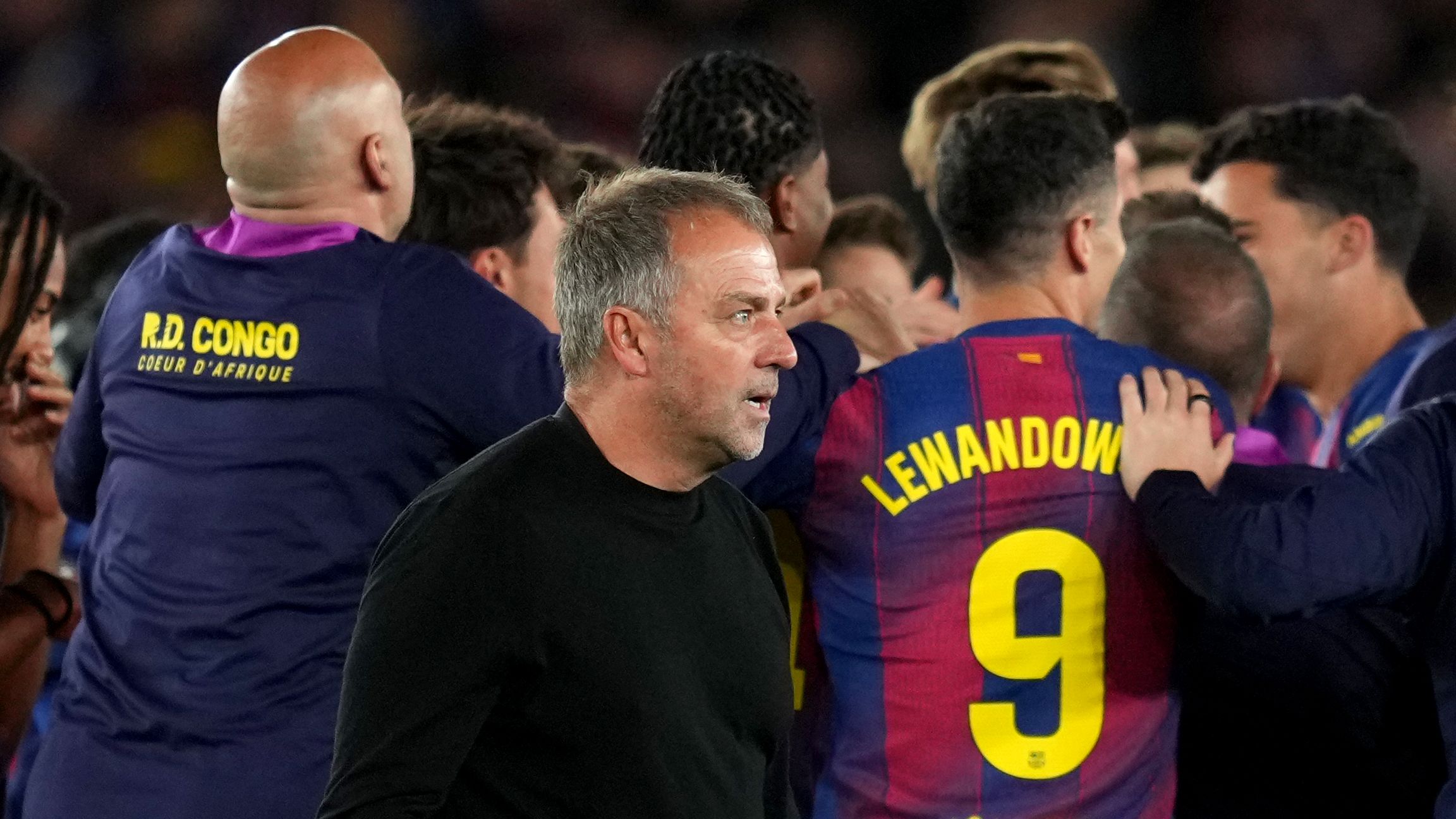 نجم برشلونة يُهدي لقب الليجا إلى فليك