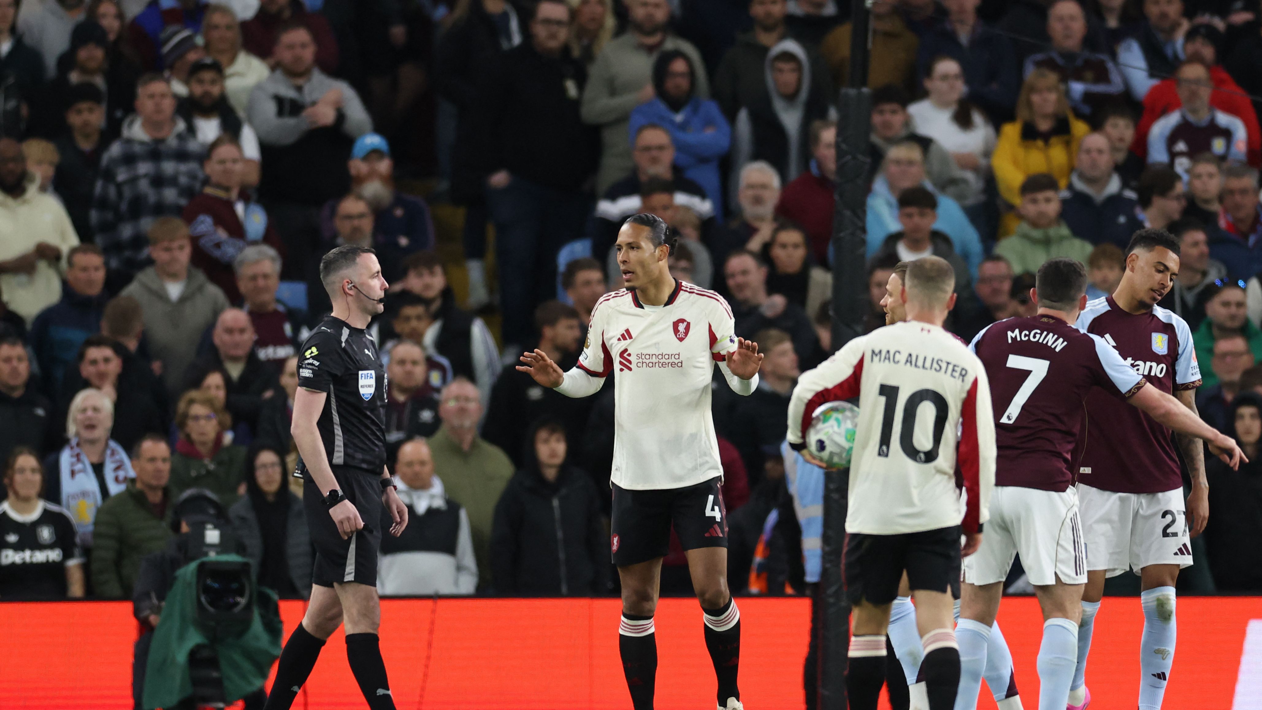 جوارديولا يمسك بورقة حاسمة: كيف يتأهل ليفربول لدوري الأبطال؟
