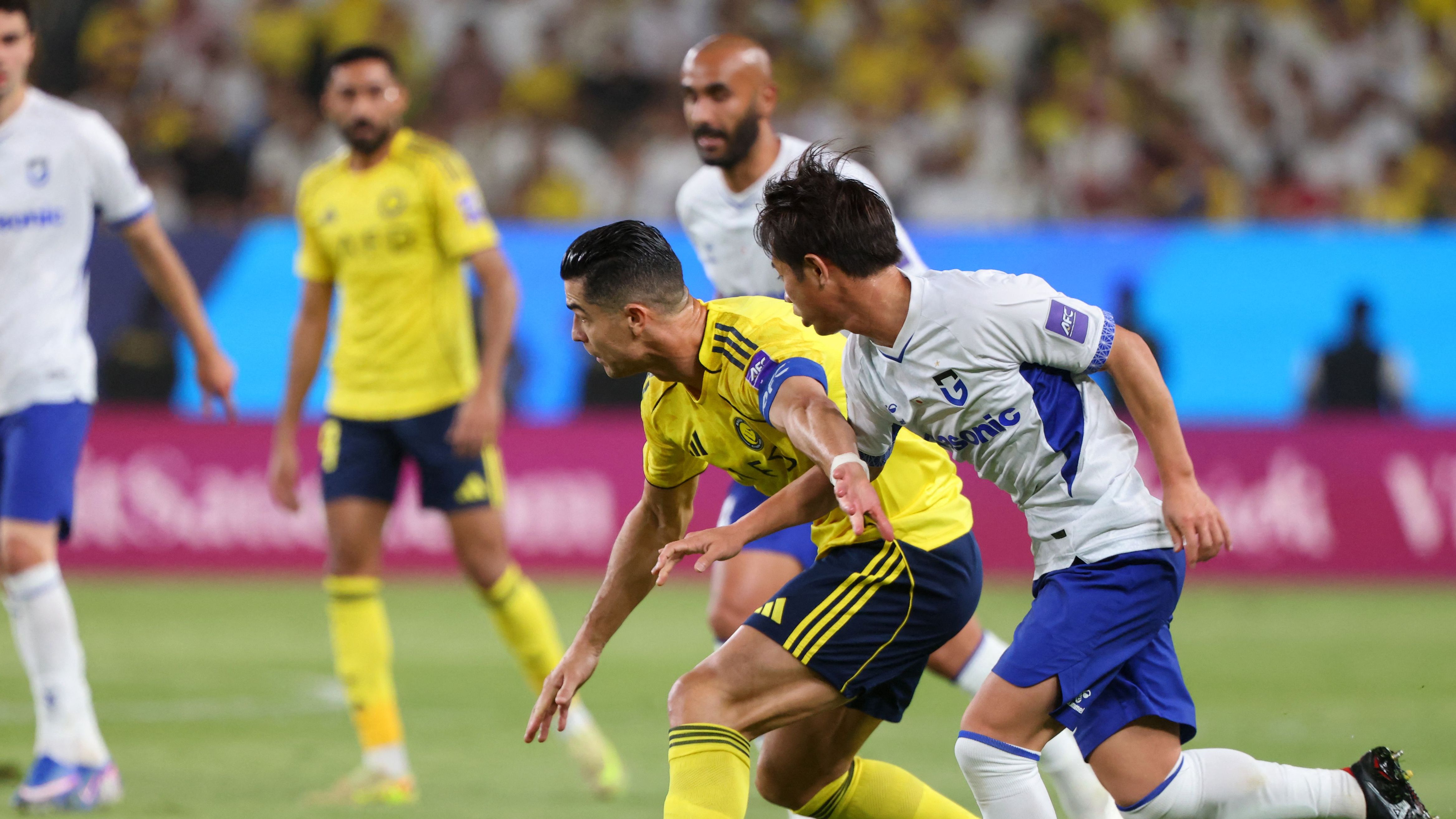 حزين ومنهار.. كريستيانو رونالدو يعيش اليوم الأكثر إظلامًا