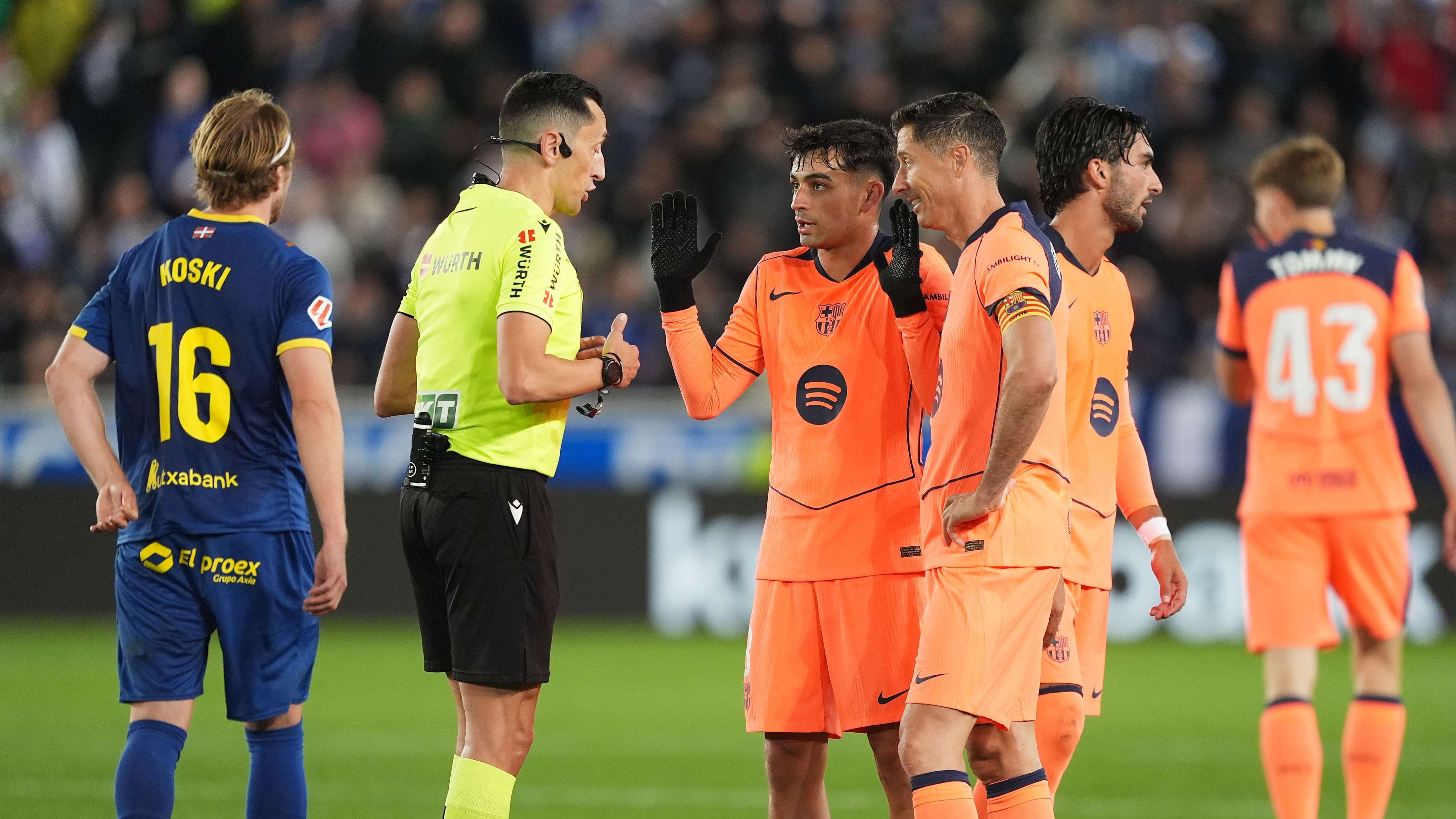 Deportivo Alaves v FC Barcelona - LaLiga EA Sports