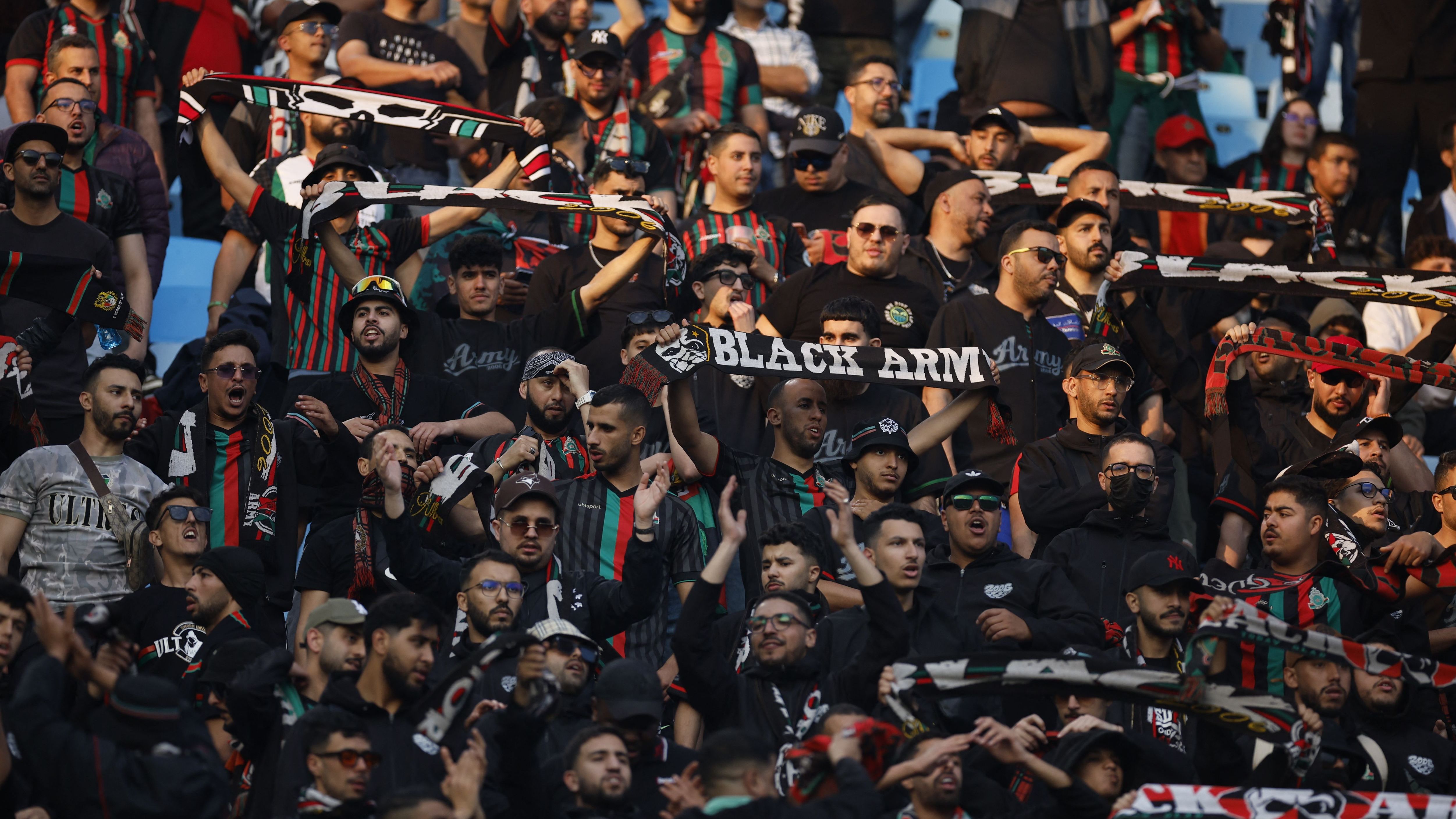 فيديو: حادث مأساوي في لقاء الجيش الملكي وصن داونز