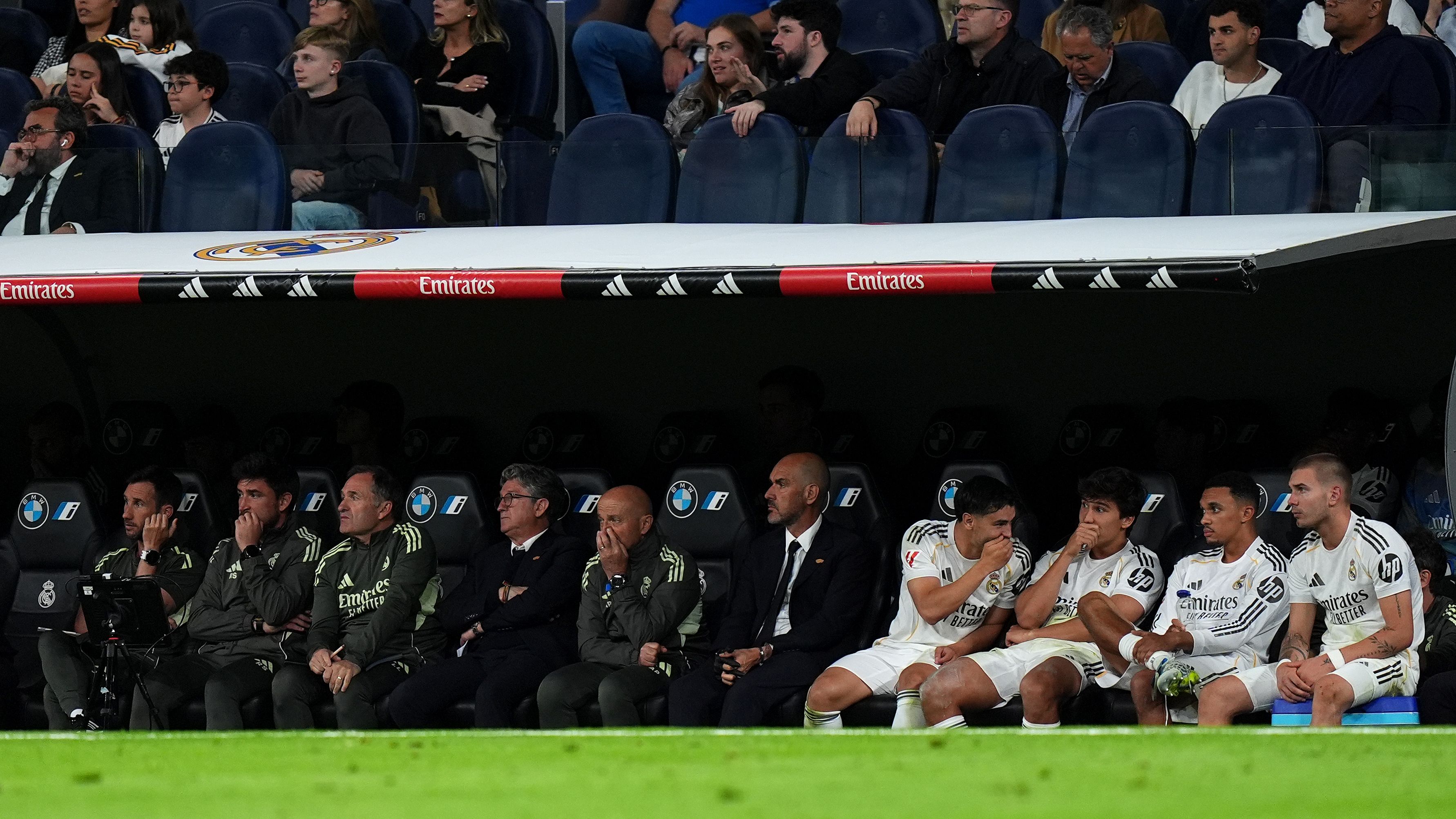 ما القنوات الناقلة لمباراة إشبيلية وريال مدريد في الدوري الإسباني 2025-2026؟ وكيف تشاهدها عبر الإنترنت؟