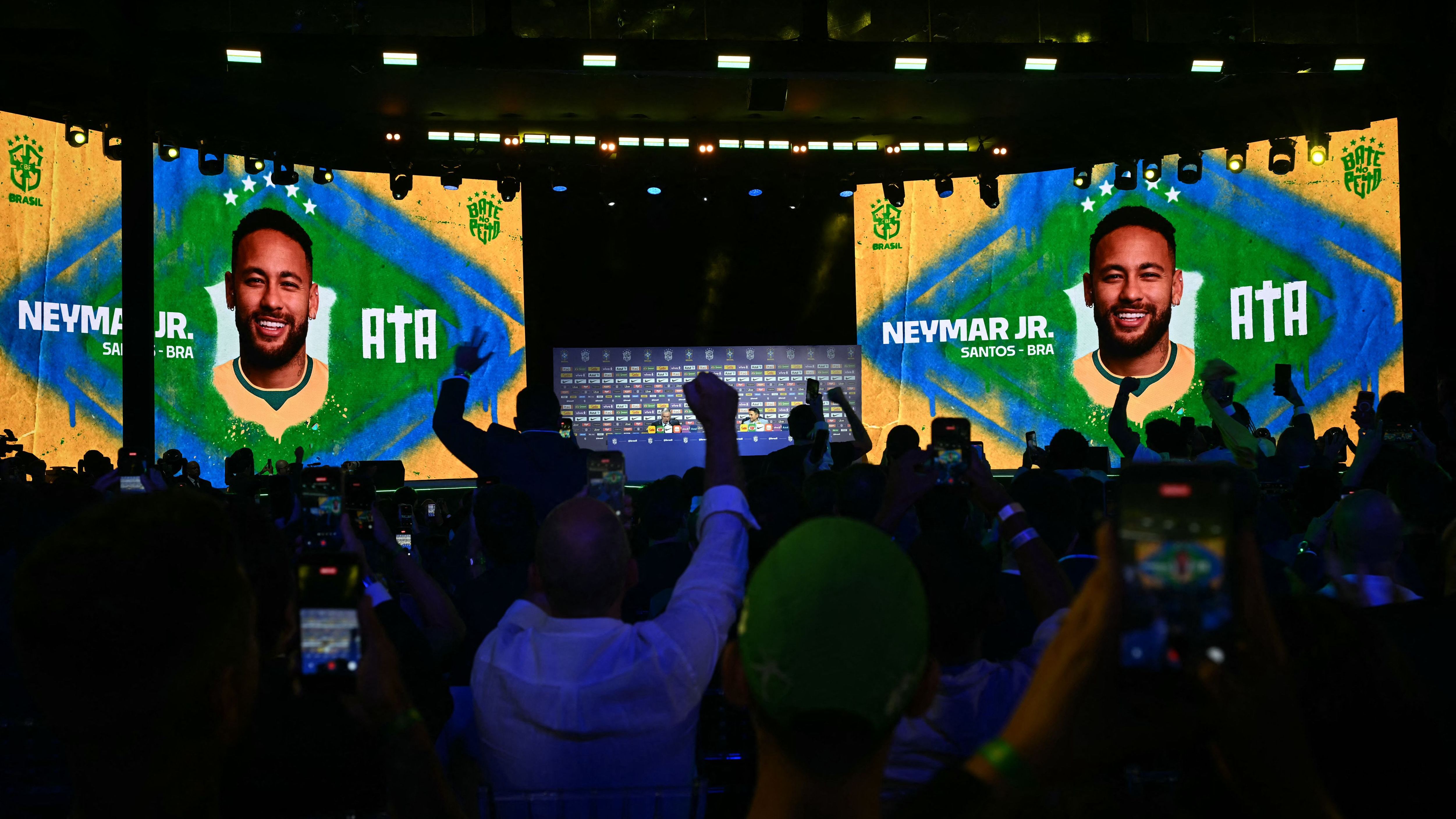 بالفيديو: شاهد كيف احتفل نيمار بعودته للمنتخب البرازيلي