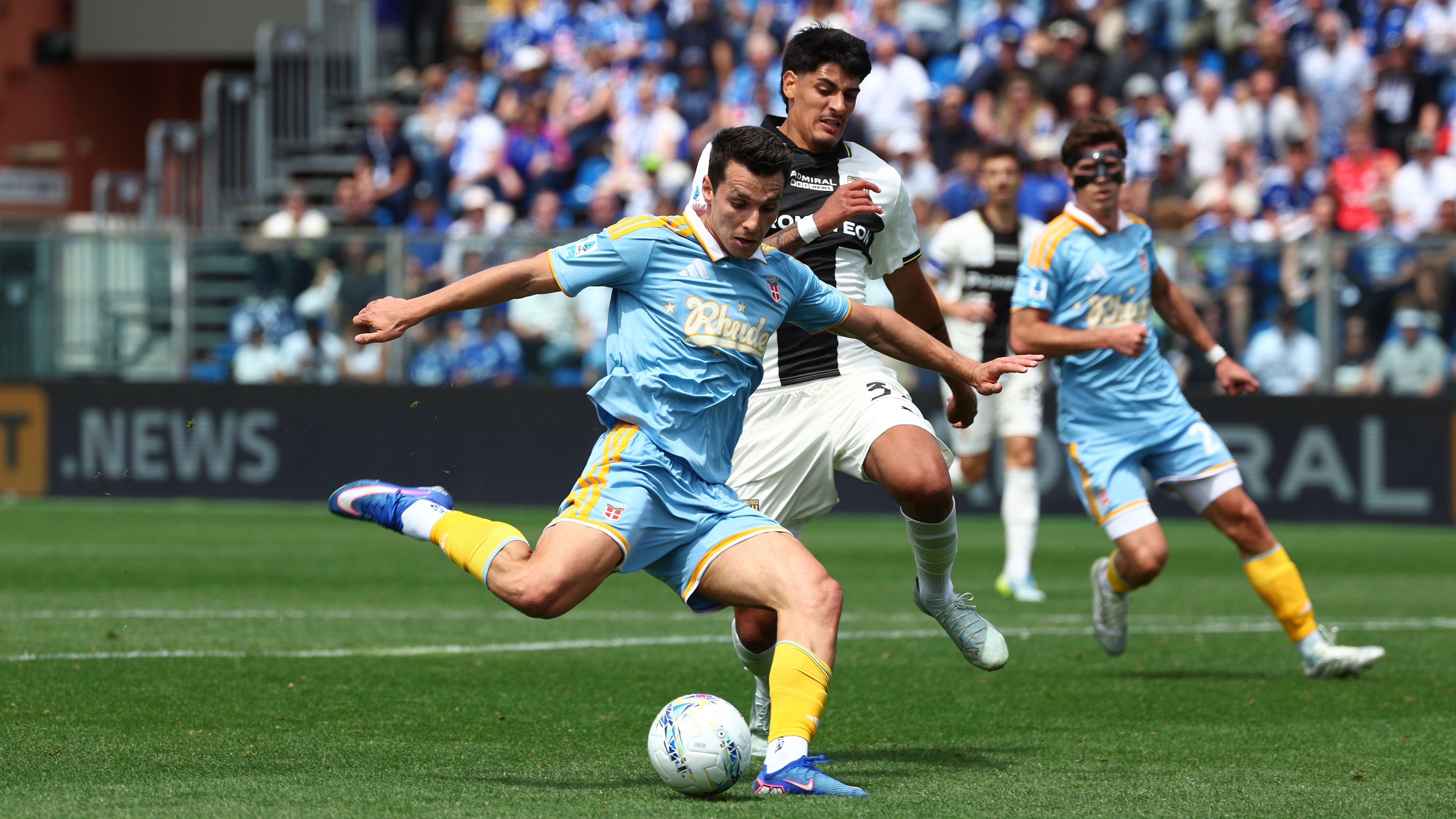 Como 1907 v Parma Calcio 1913 - Serie A