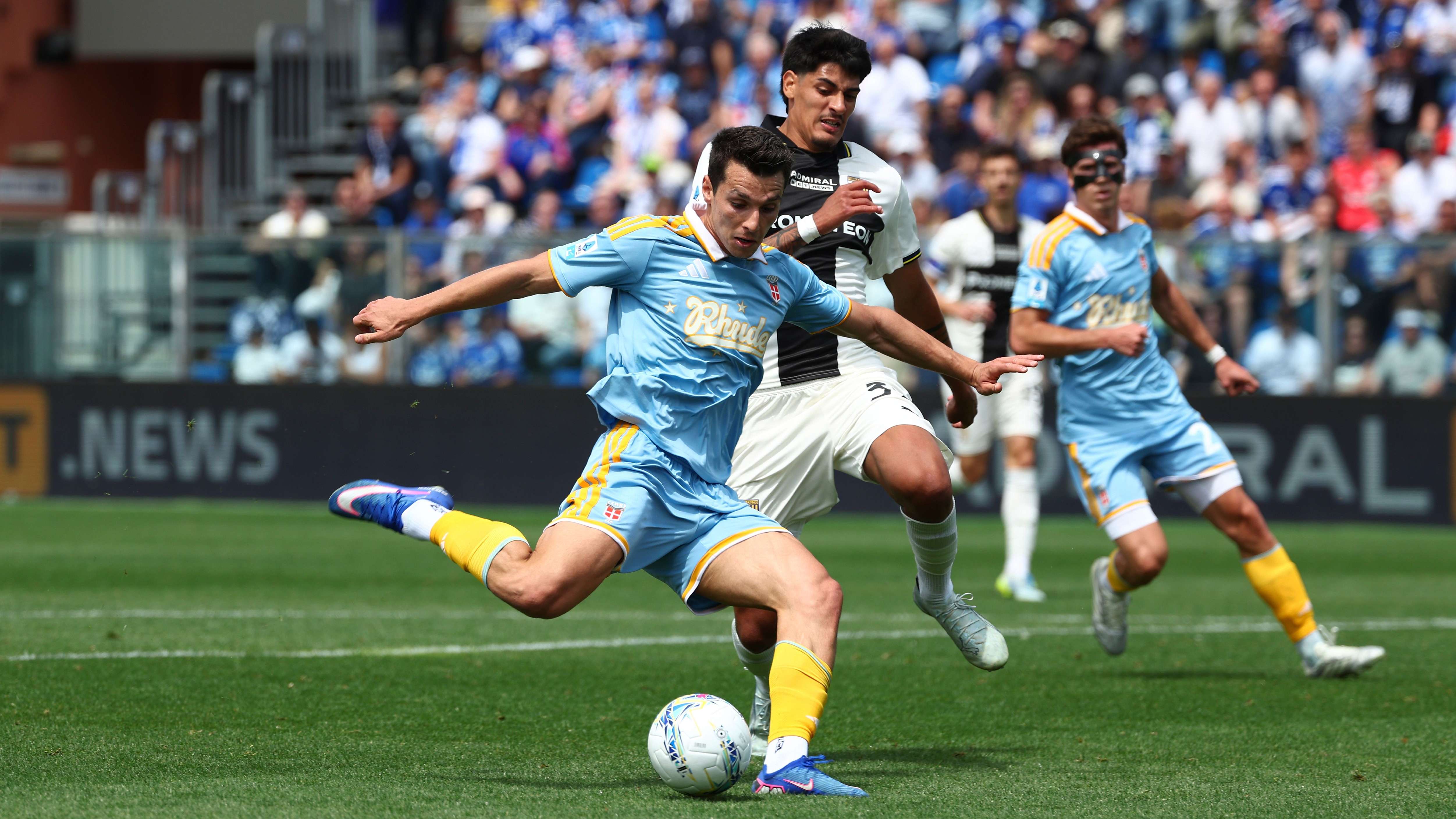 Como 1907 v Parma Calcio 1913 - Serie A