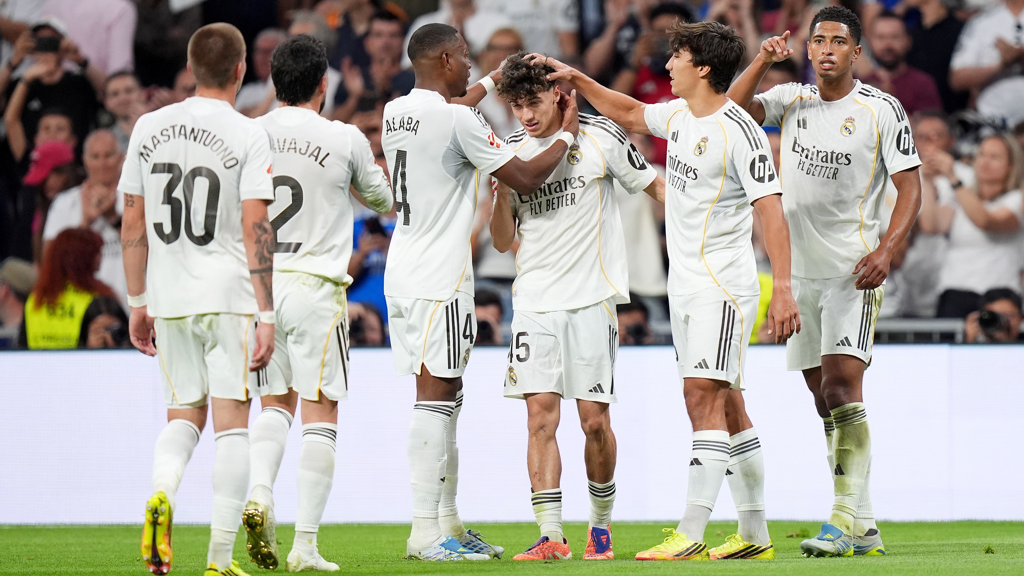 صفقات ريال مدريد تضع نجمه الموهوب على حافة الهاوية
