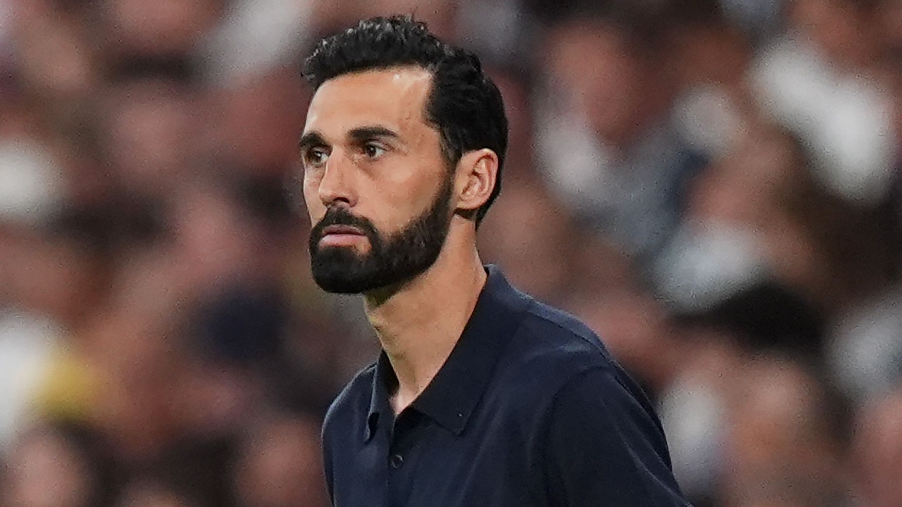 بعد ثنائي الريال.. أربيلوا ينصب شباكه حول لاعب برشلونة