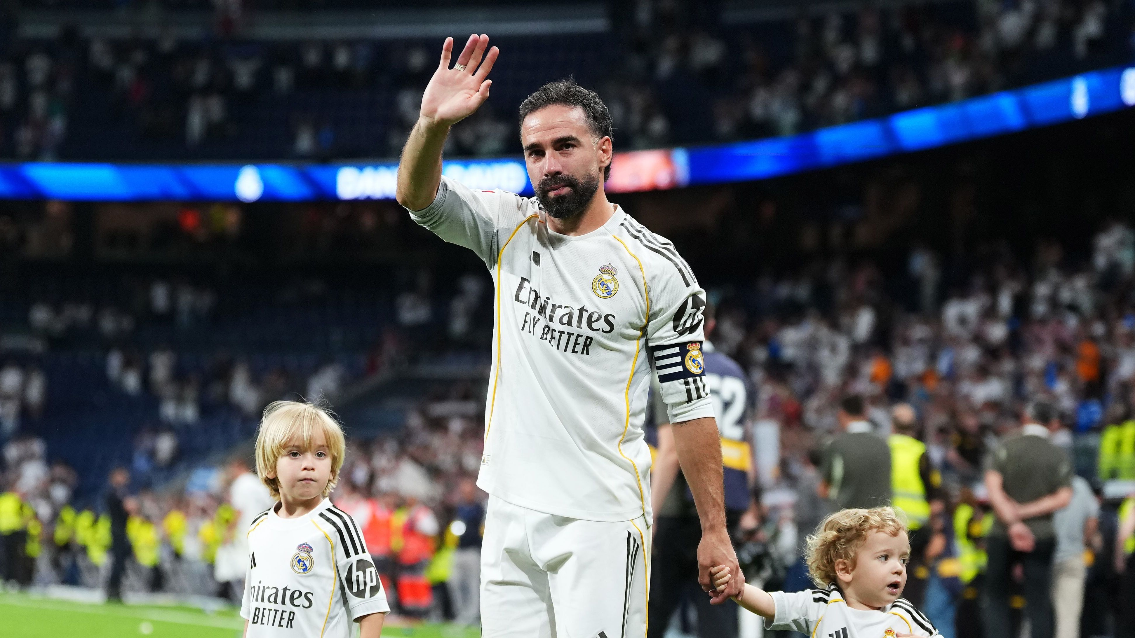 كارفاخال يطلب تكريم كريستيانو في لحظة الوداع.. ويتمنى شيئًا واحدًا من جماهير ريال مدريد