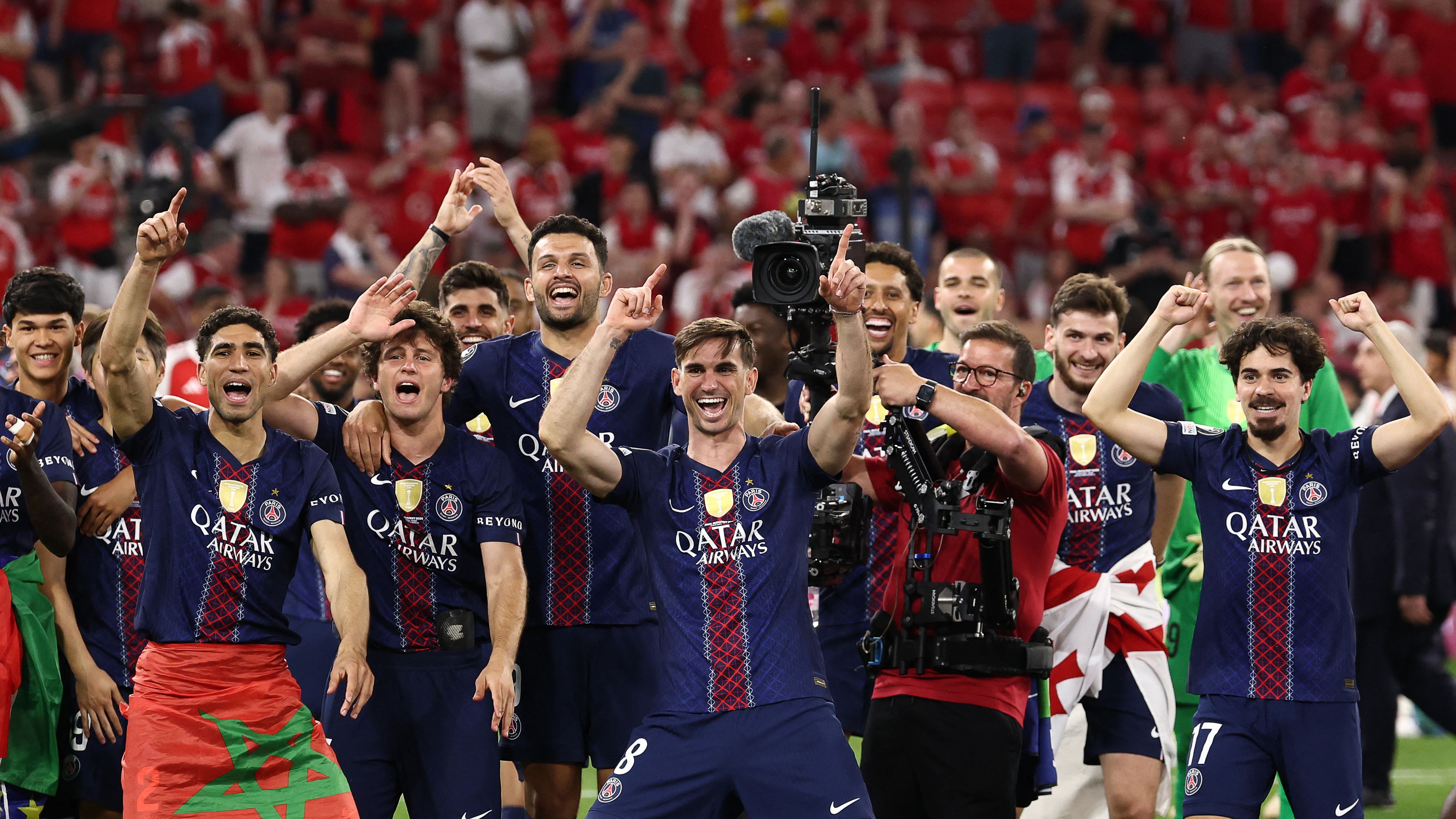 نشوة التتويج.. هل أغلق نجم باريس الباب في وجه ريال مدريد؟