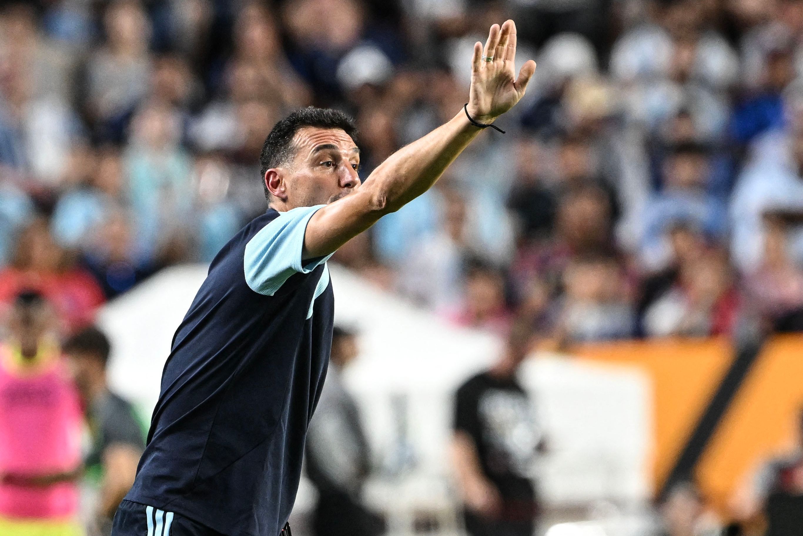 FBL-FRIENDLY-HON-ARG