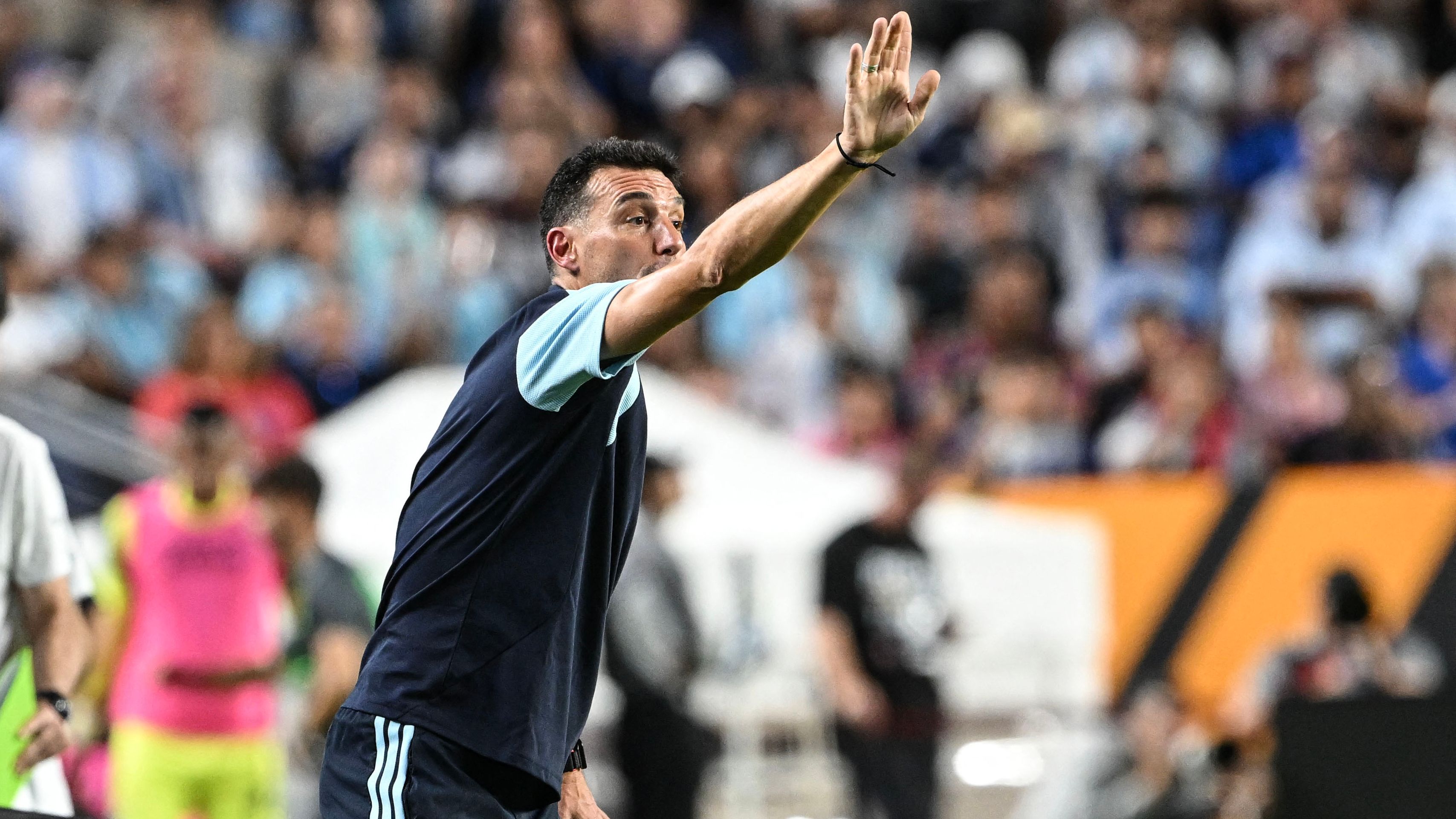 FBL-FRIENDLY-HON-ARG