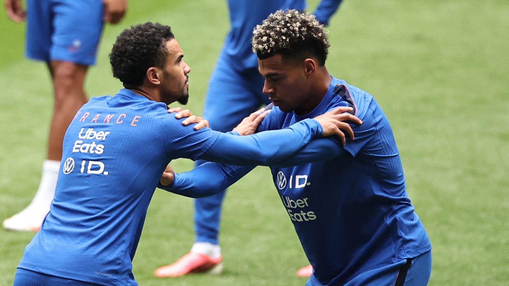 قانون صارم يمنع نجم فرنسا من مرافقة زملائه في فندق المنتخب