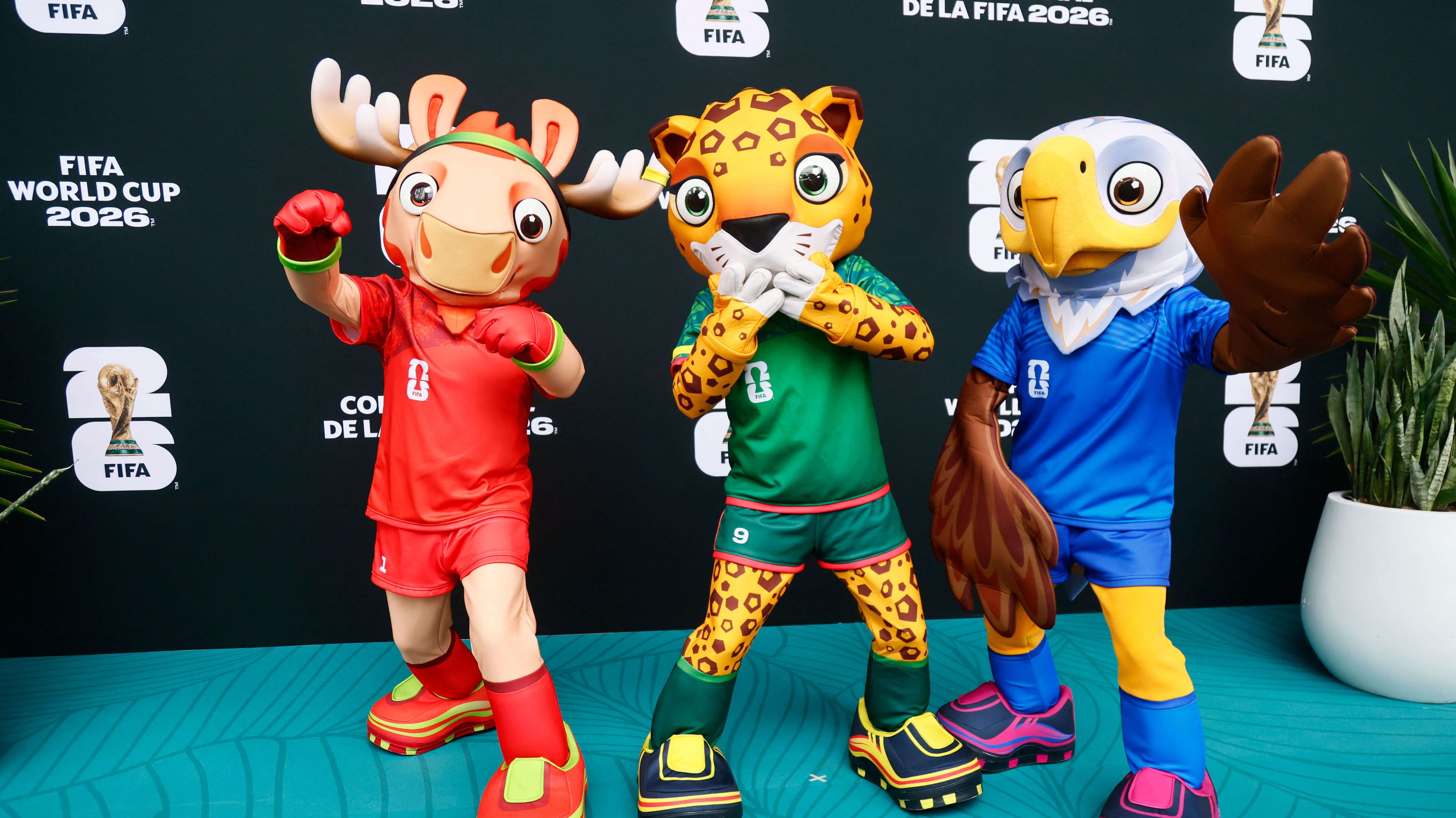 FBL-WC-2026-MATCH01-MEX-RSA-MASCOTS