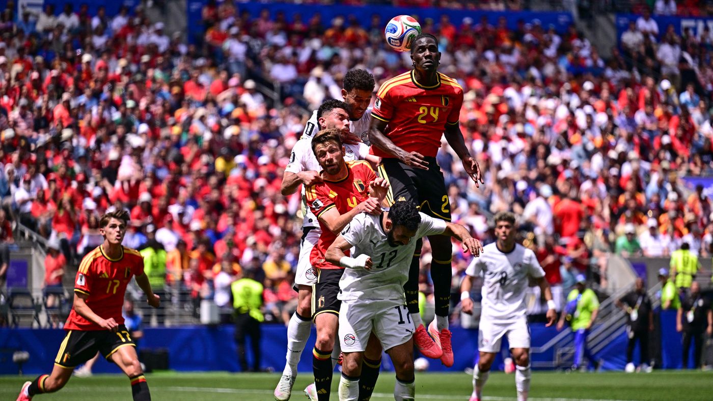 مدافع بلجيكا: تساهلنا مع مصر.. وروضنا صلاح ومرموش