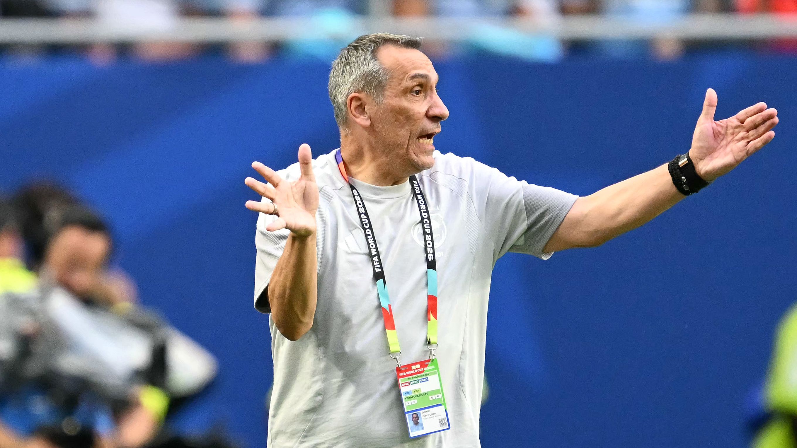 دونيس يفاجئ الجماهير: السعودية ليست مرشحة للتأهل!
